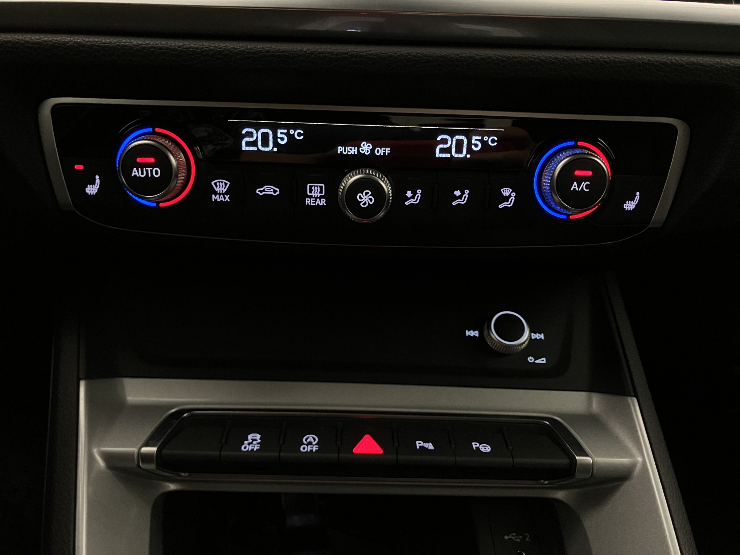 Audi Q3 35 2.0 TDI S-Line | Bild 25 von 30