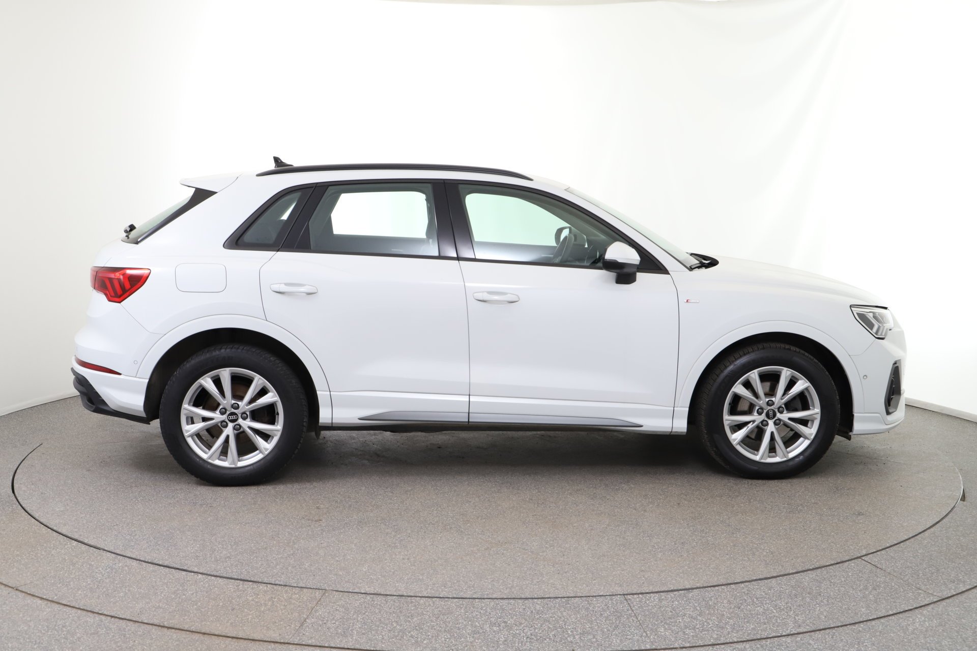 Audi Q3 35 2.0 TDI S-Line | Bild 7 von 30