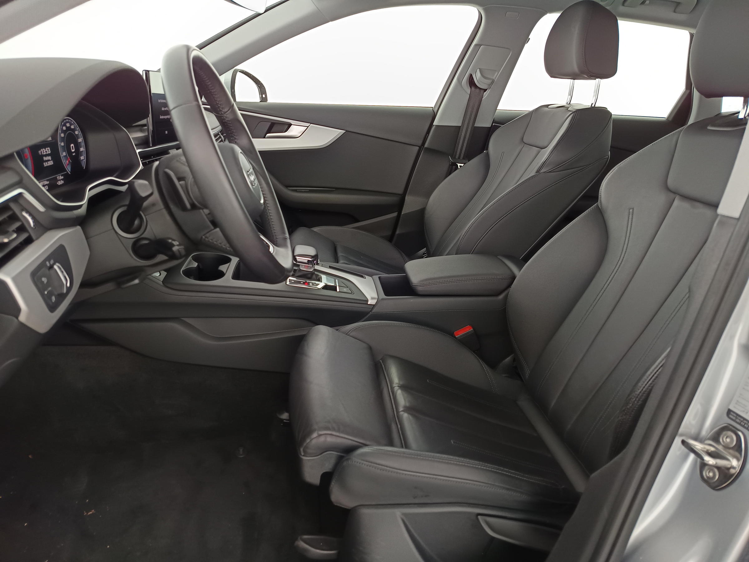 Audi A4 Avant 40 2.0 TDI quattro advanced | Bild 14 von 31