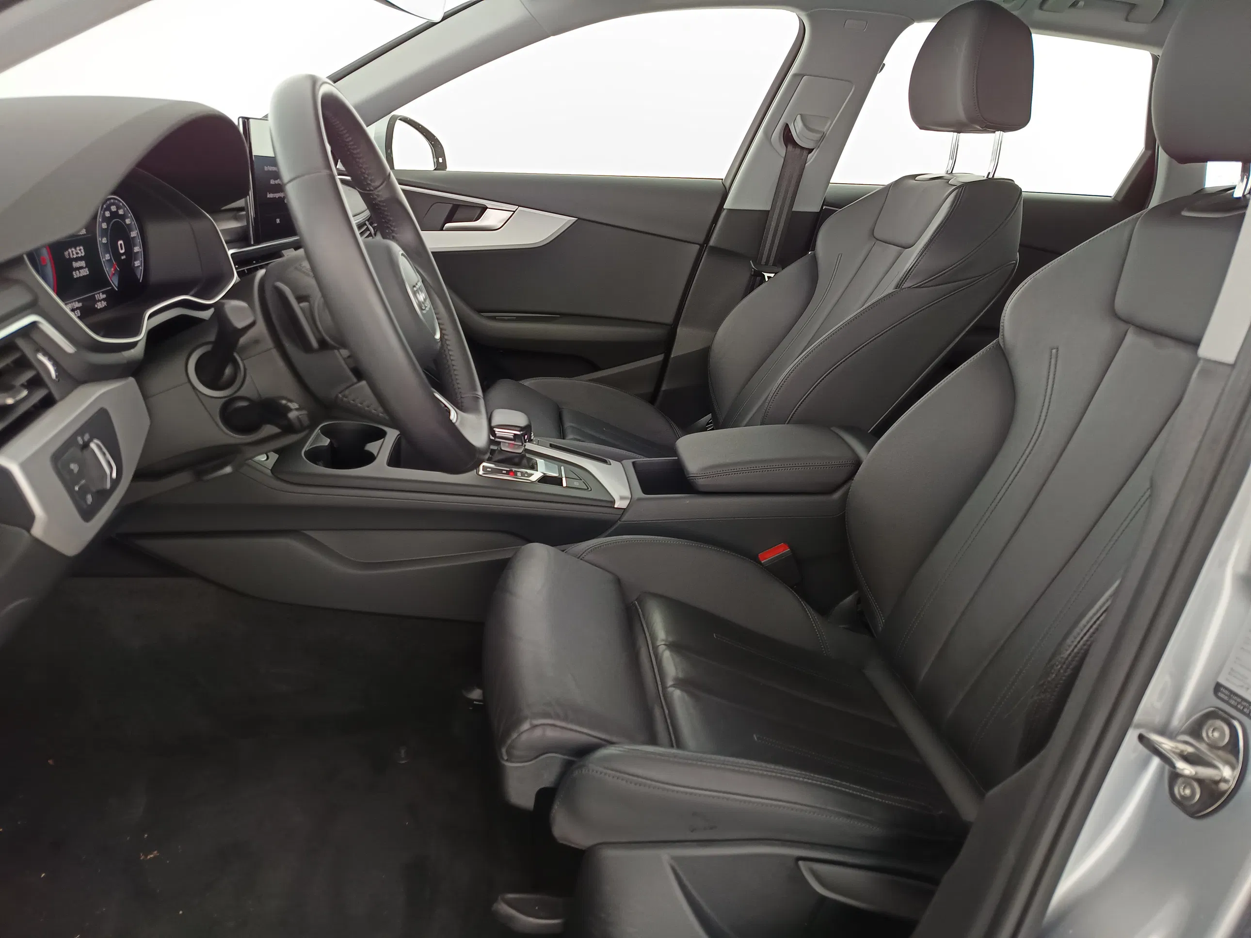 Audi A4 Avant 40 2.0 TDI quattro advanced | Bild 14 von 31