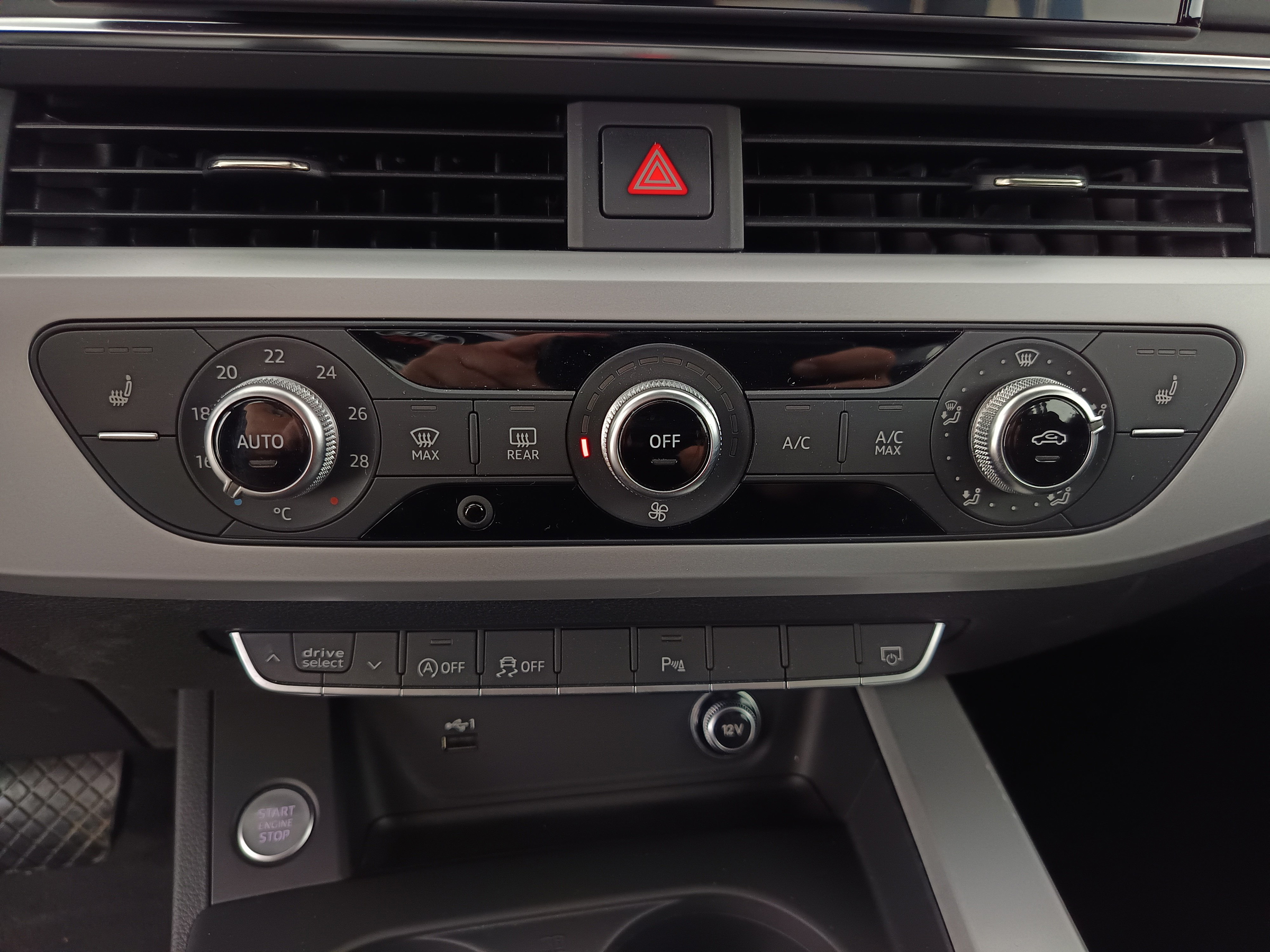 Audi A4 Avant 40 2.0 TDI quattro advanced | Bild 29 von 31