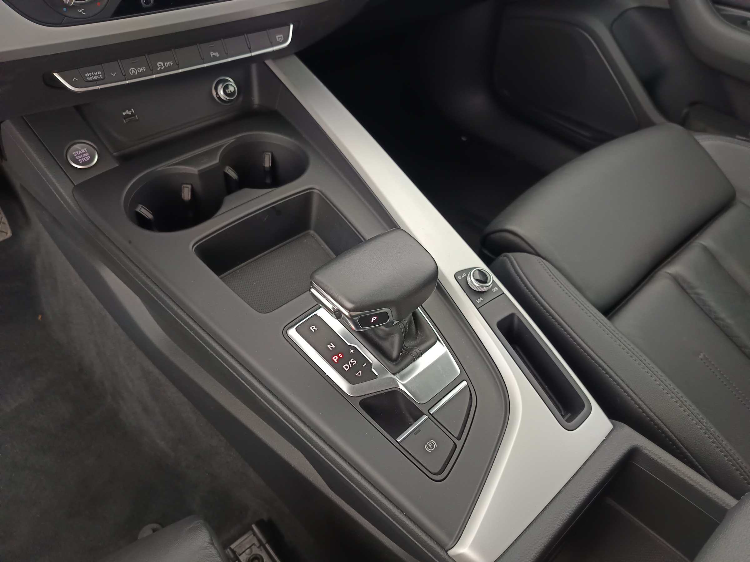 Audi A4 Avant 40 2.0 TDI quattro advanced | Bild 30 von 31