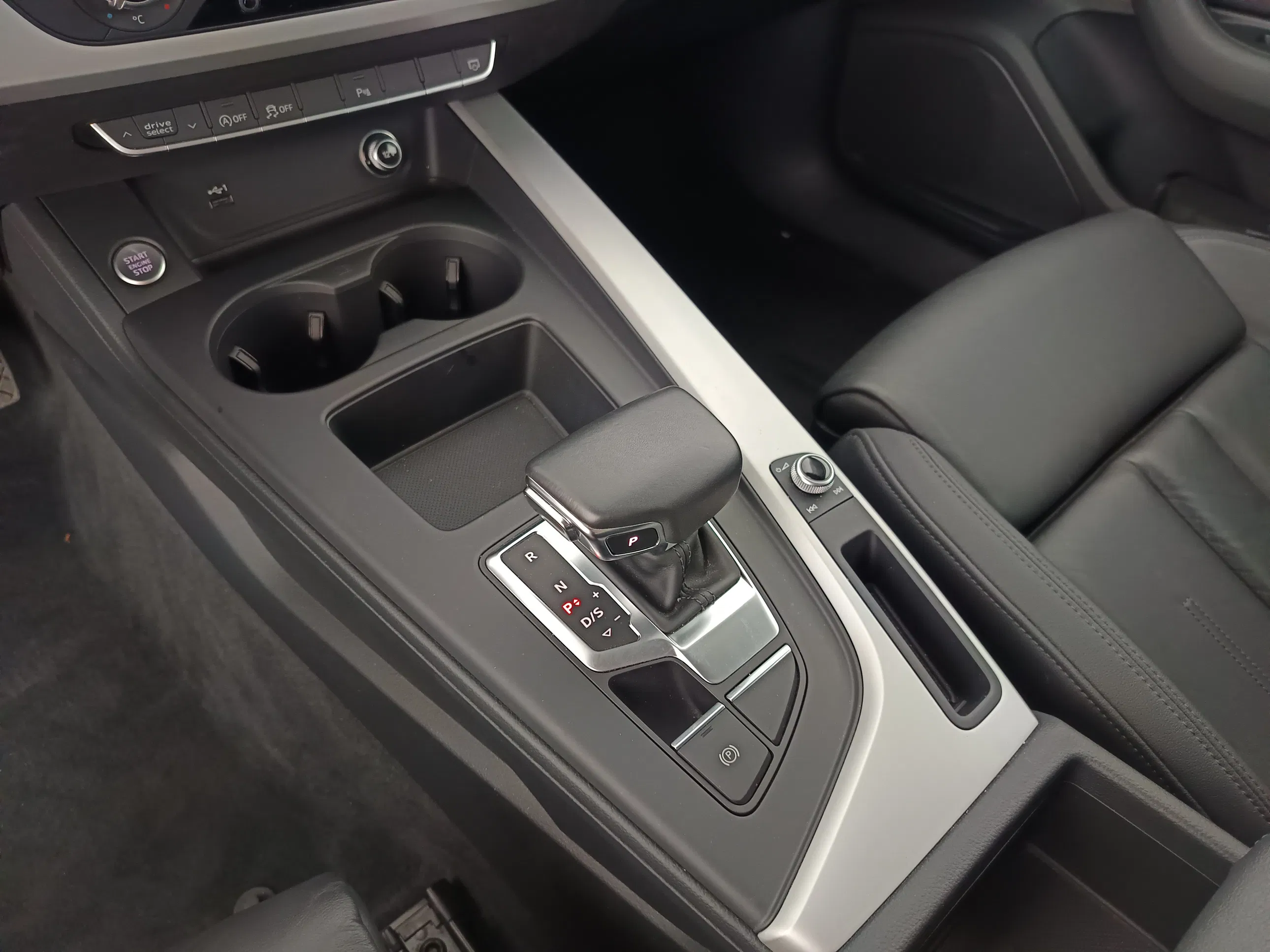 Audi A4 Avant 40 2.0 TDI quattro advanced | Bild 30 von 31