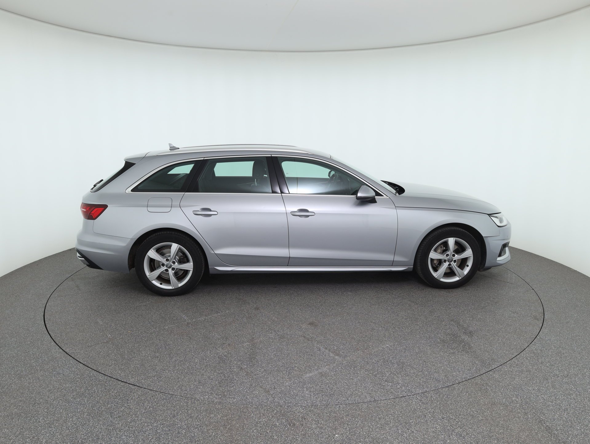 Audi A4 Avant 40 2.0 TDI quattro advanced | Bild 5 von 31