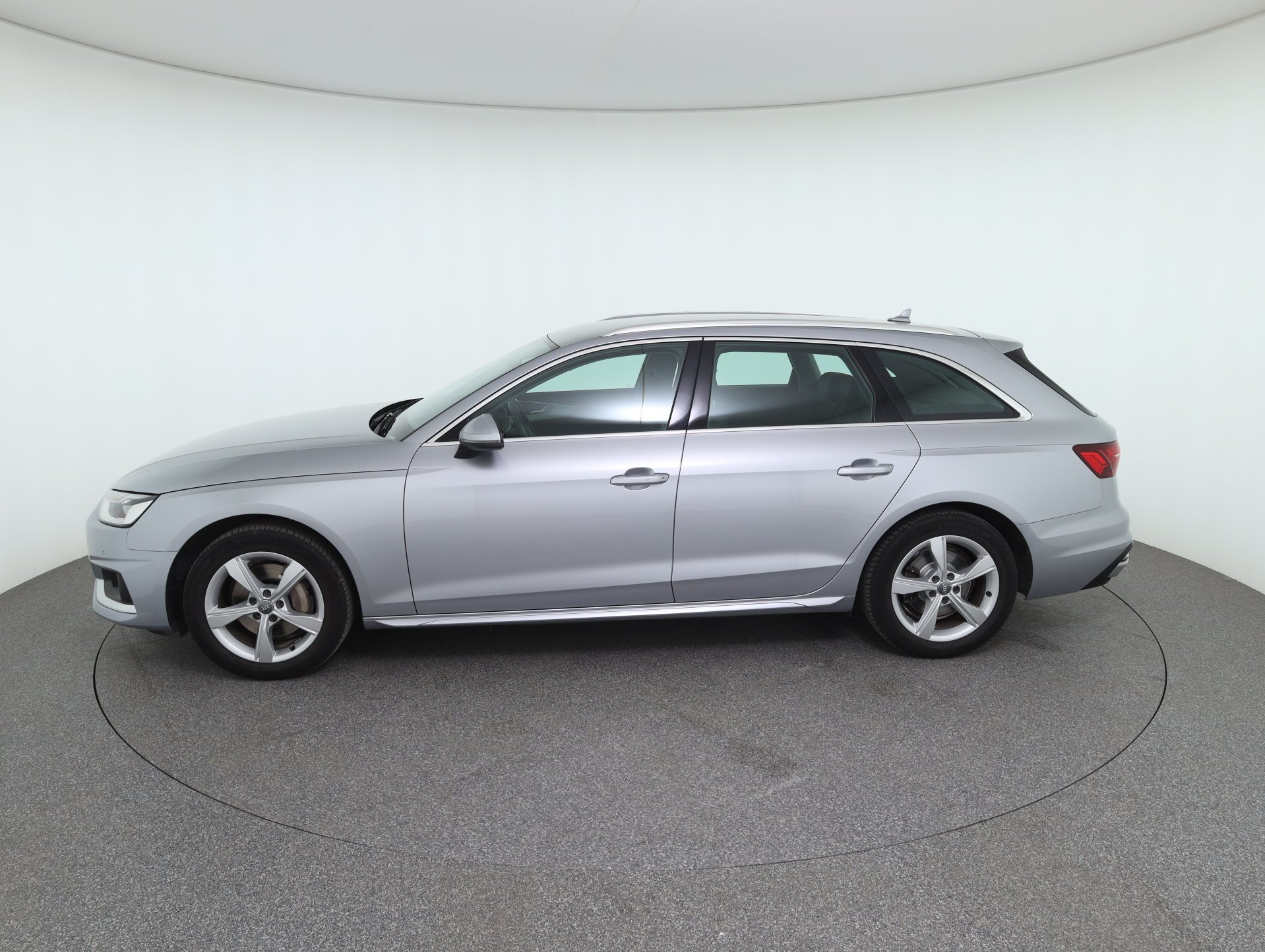 Audi A4 Avant 40 2.0 TDI quattro advanced | Bild 9 von 31