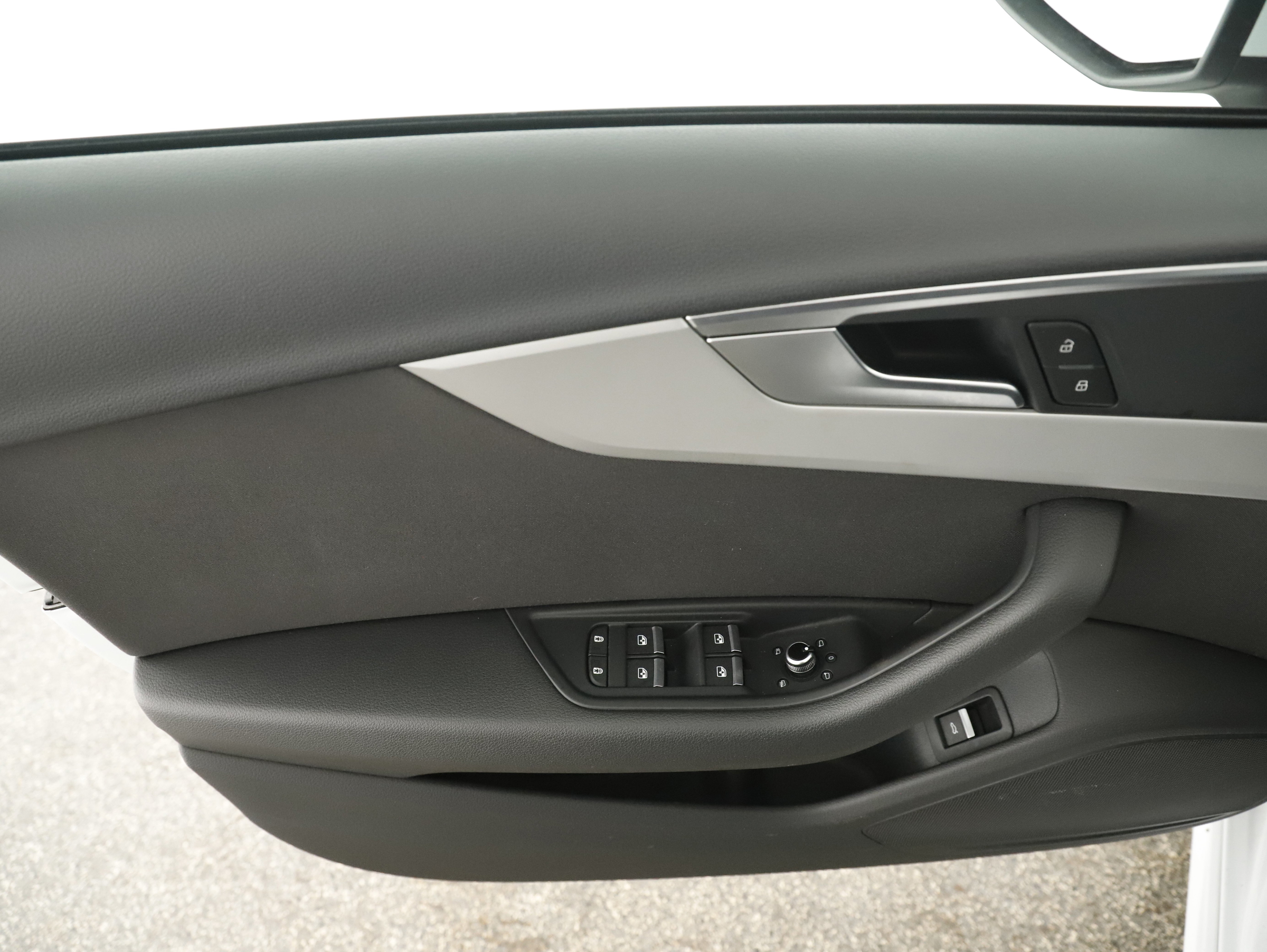 Audi A4 Avant 40 2.0 TFSI S-Line | Bild 11 von 31