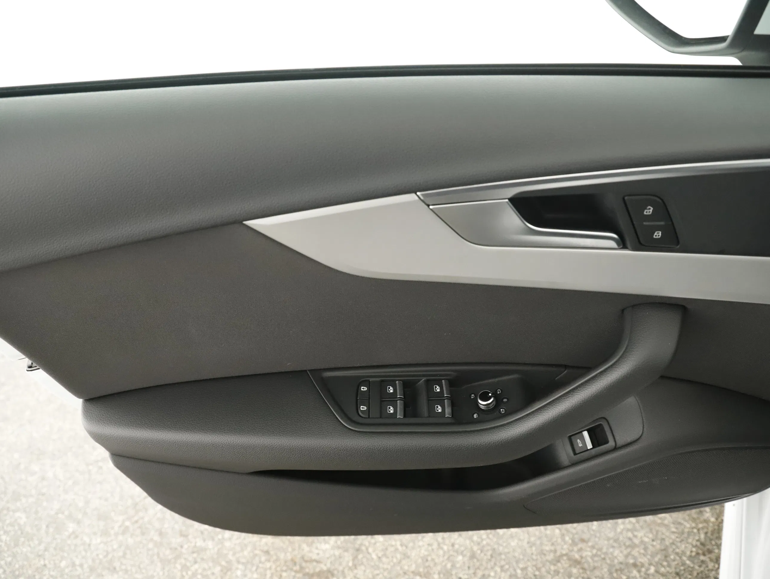 Audi A4 Avant 40 2.0 TFSI S-Line | Bild 11 von 31