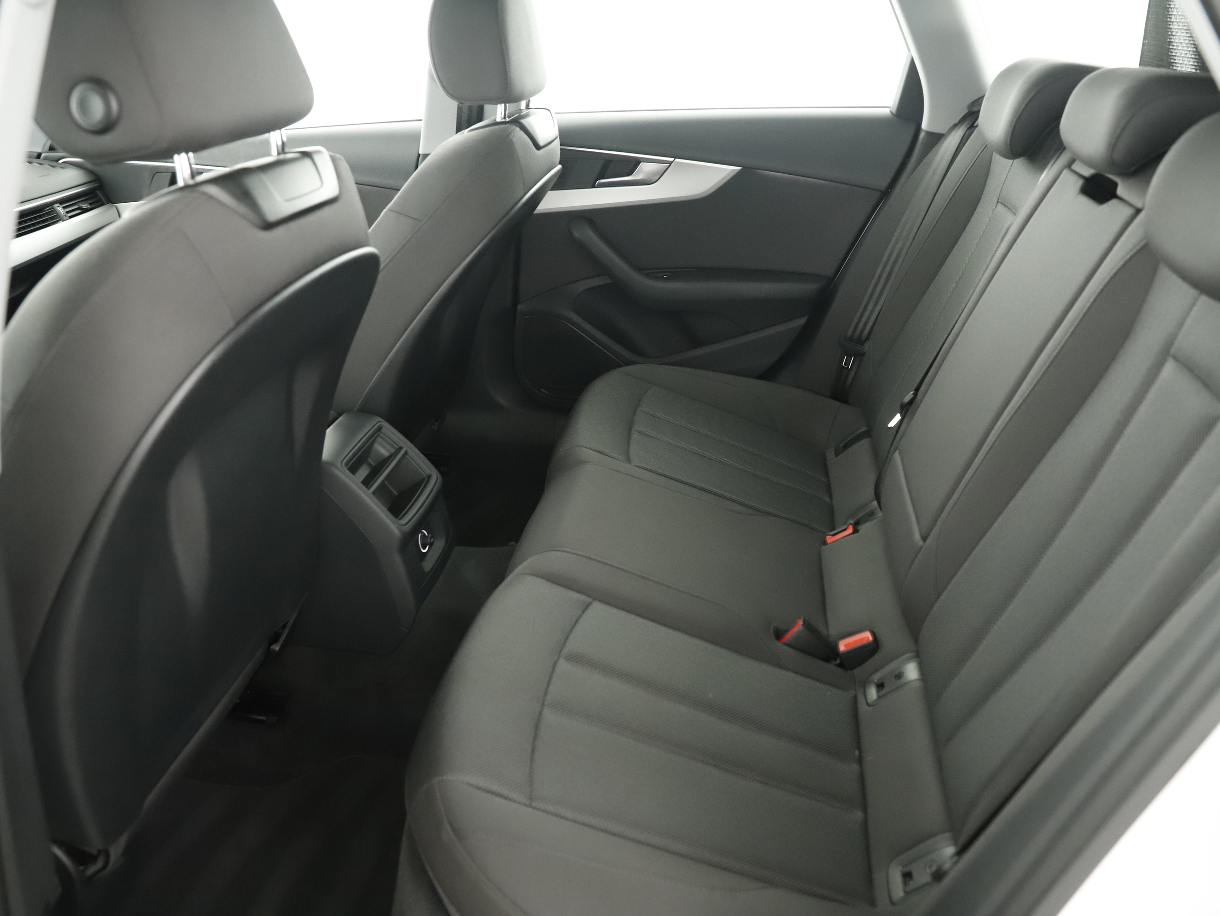 Audi A4 Avant 40 2.0 TFSI S-Line | Bild 17 von 31