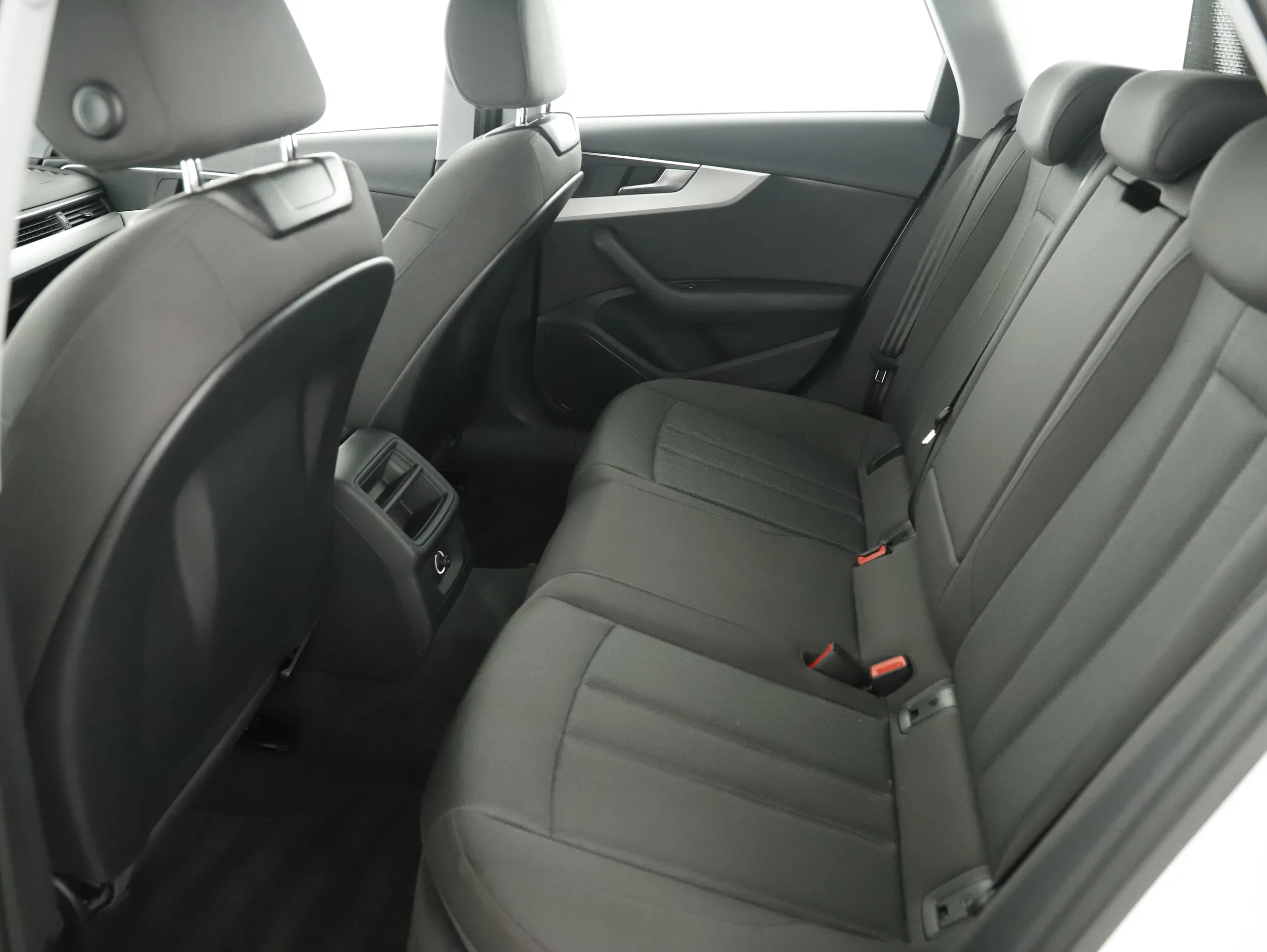 Audi A4 Avant 40 2.0 TFSI S-Line | Bild 17 von 31