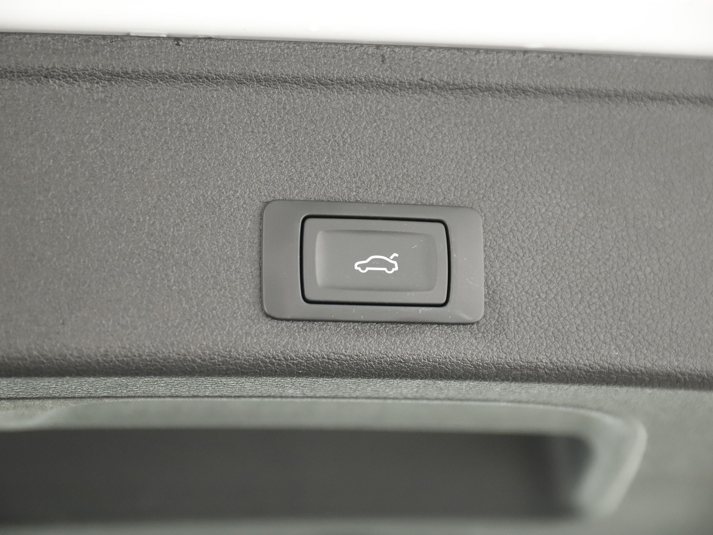 Audi A4 Avant 40 2.0 TFSI S-Line | Bild 19 von 31