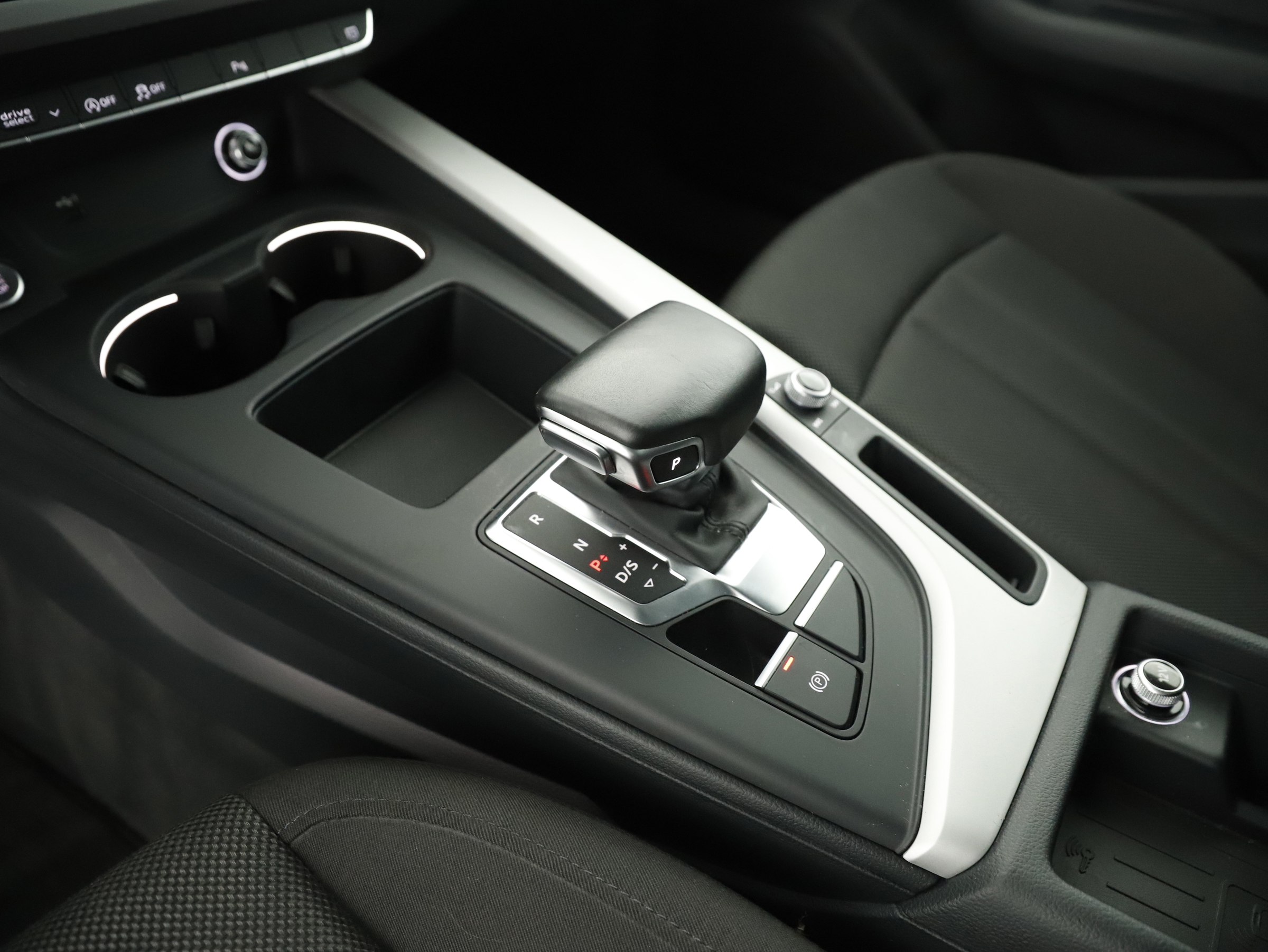 Audi A4 Avant 40 2.0 TFSI S-Line | Bild 25 von 31