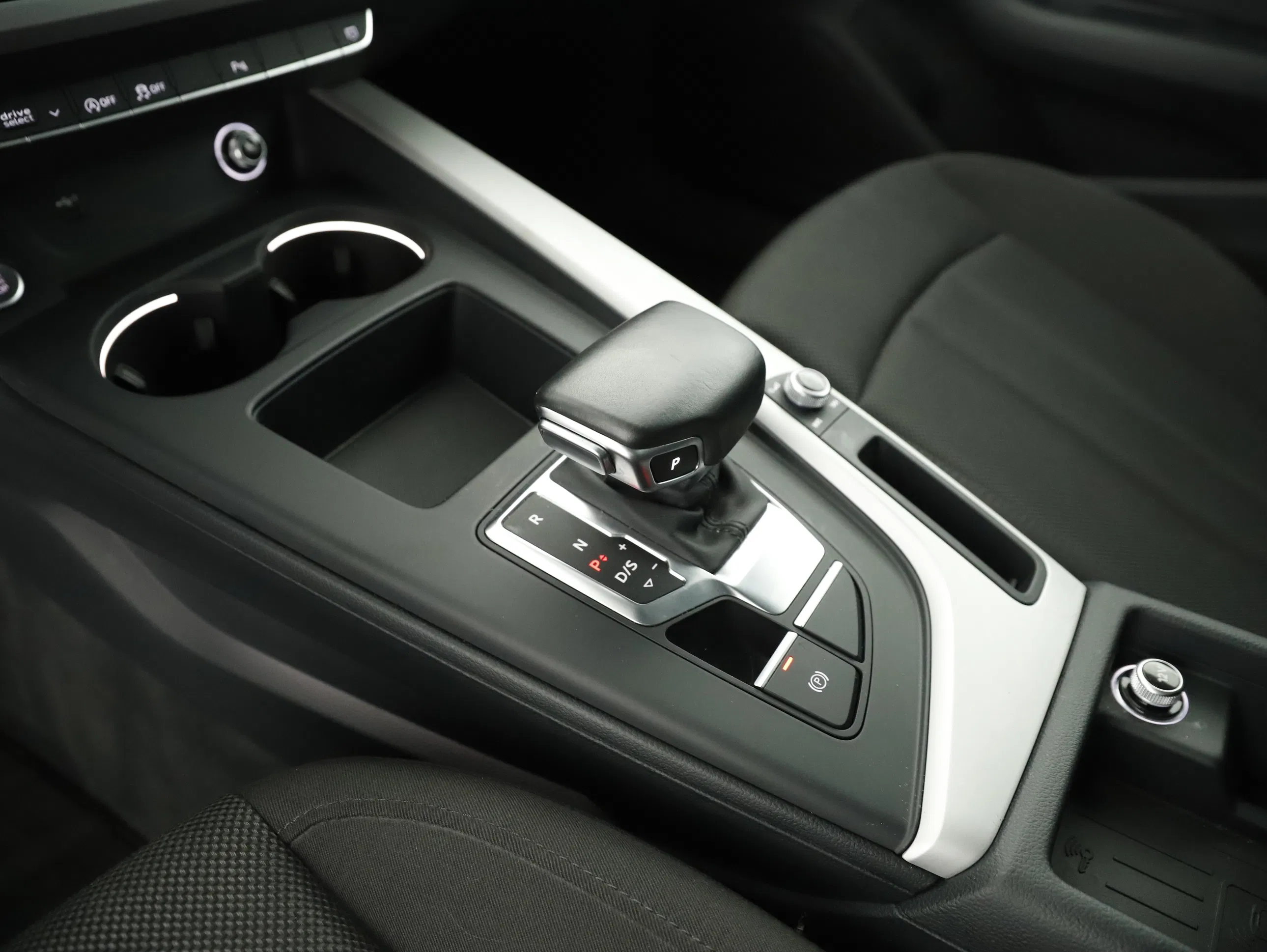 Audi A4 Avant 40 2.0 TFSI S-Line | Bild 25 von 31