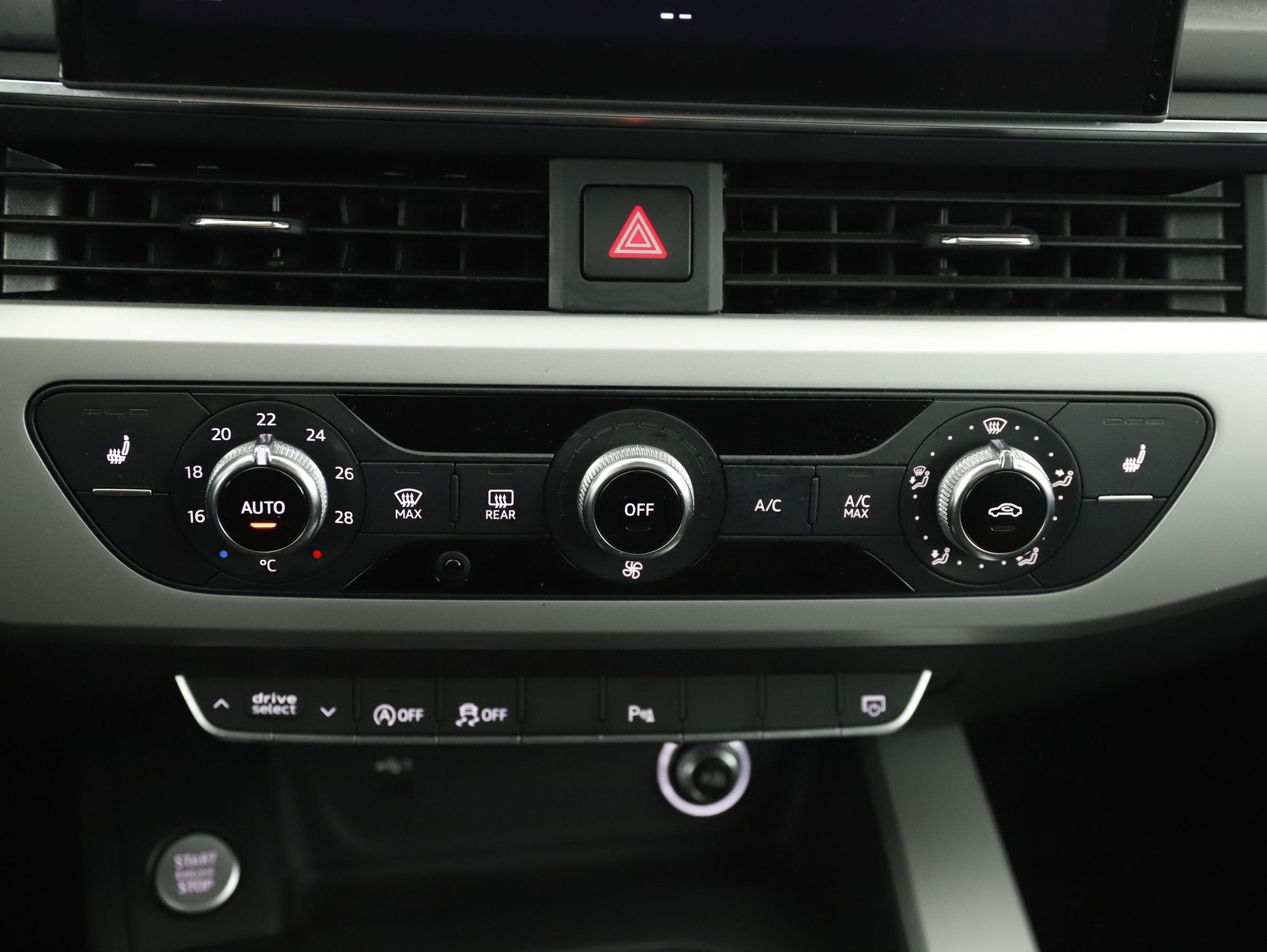 Audi A4 Avant 40 2.0 TFSI S-Line | Bild 26 von 31