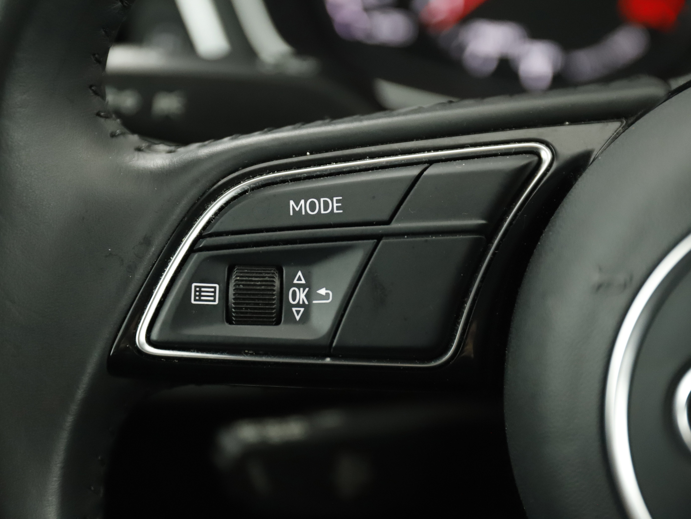 Audi A4 Avant 40 2.0 TFSI S-Line | Bild 28 von 31