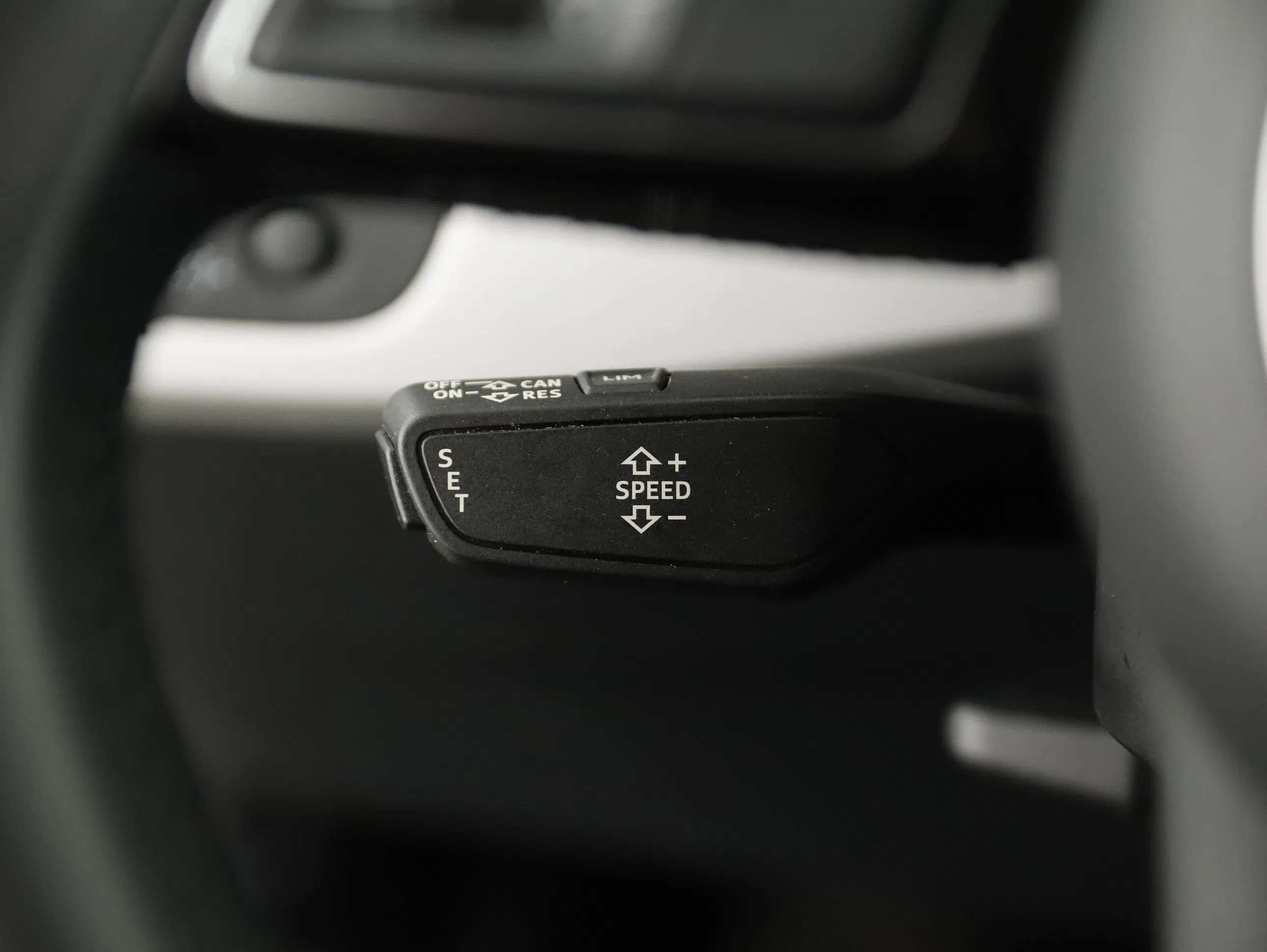 Audi A4 Avant 40 2.0 TFSI S-Line | Bild 29 von 31