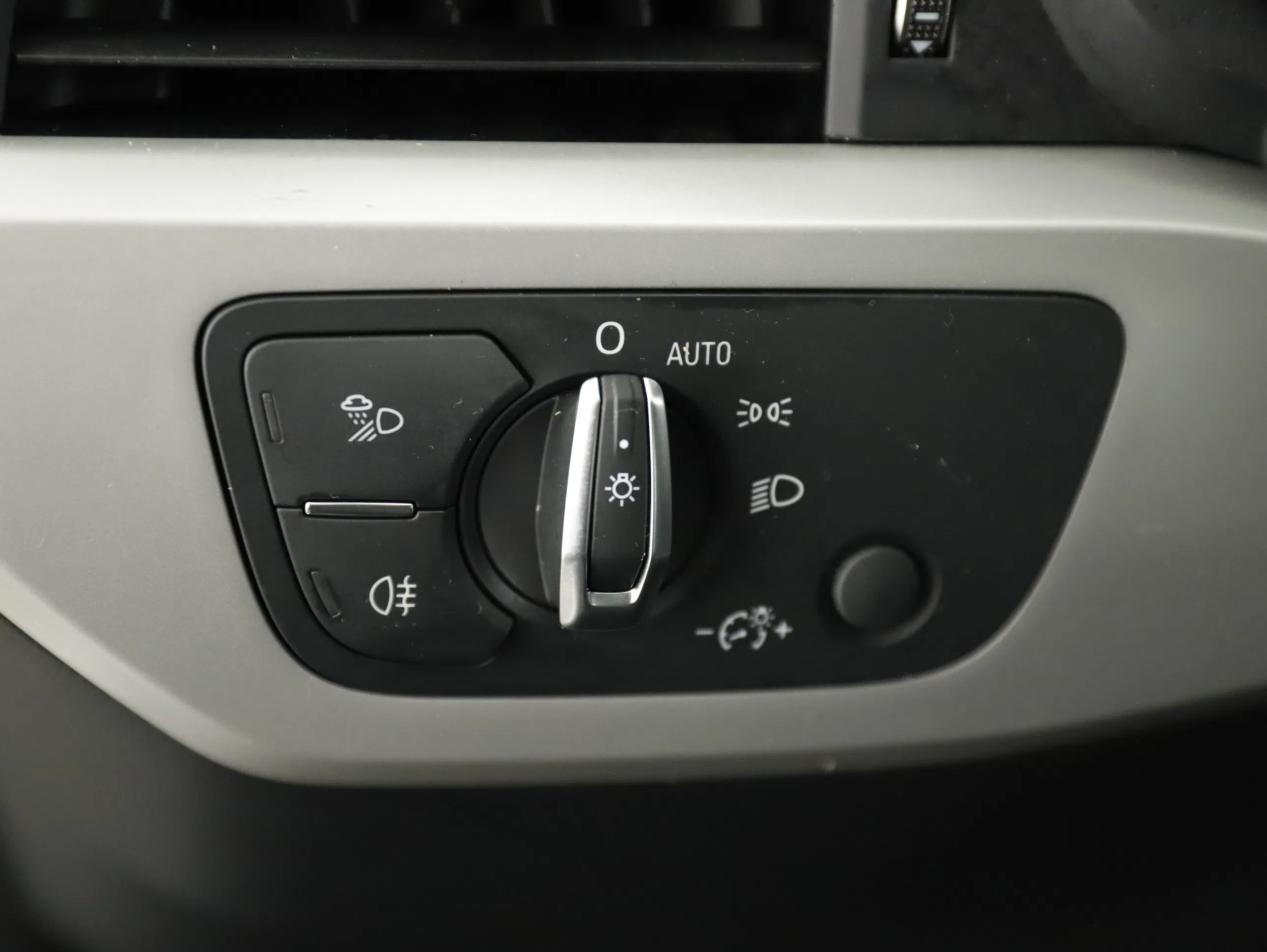 Audi A4 Avant 40 2.0 TFSI S-Line | Bild 30 von 31