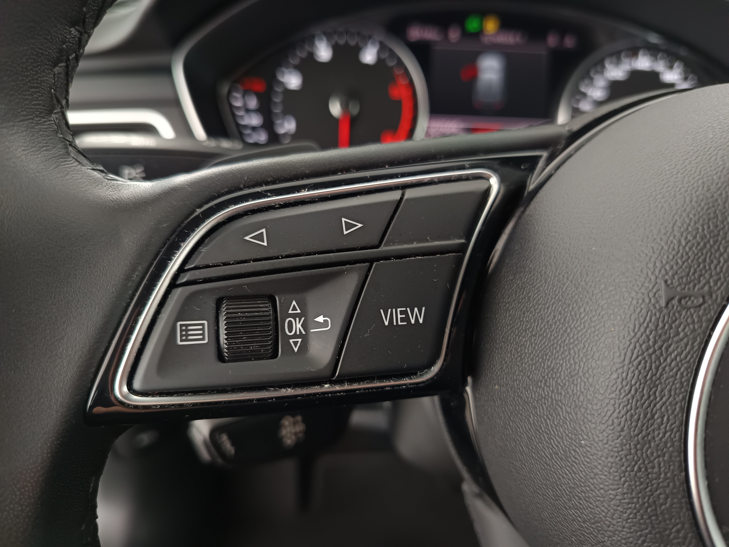 Audi A4 Avant 30 2.0 TDI | Bild 17 von 31