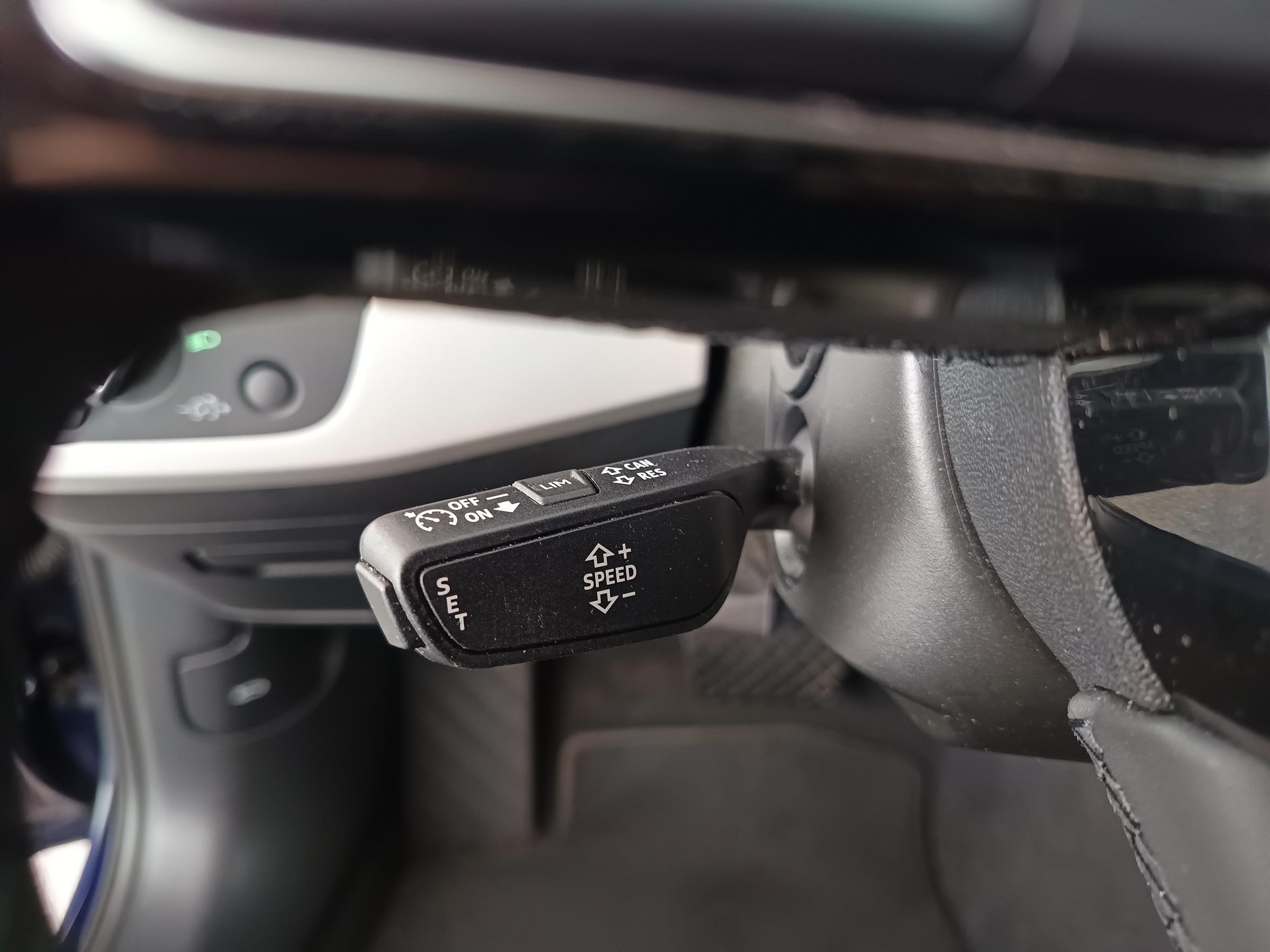 Audi A4 Avant 30 2.0 TDI | Bild 19 von 31