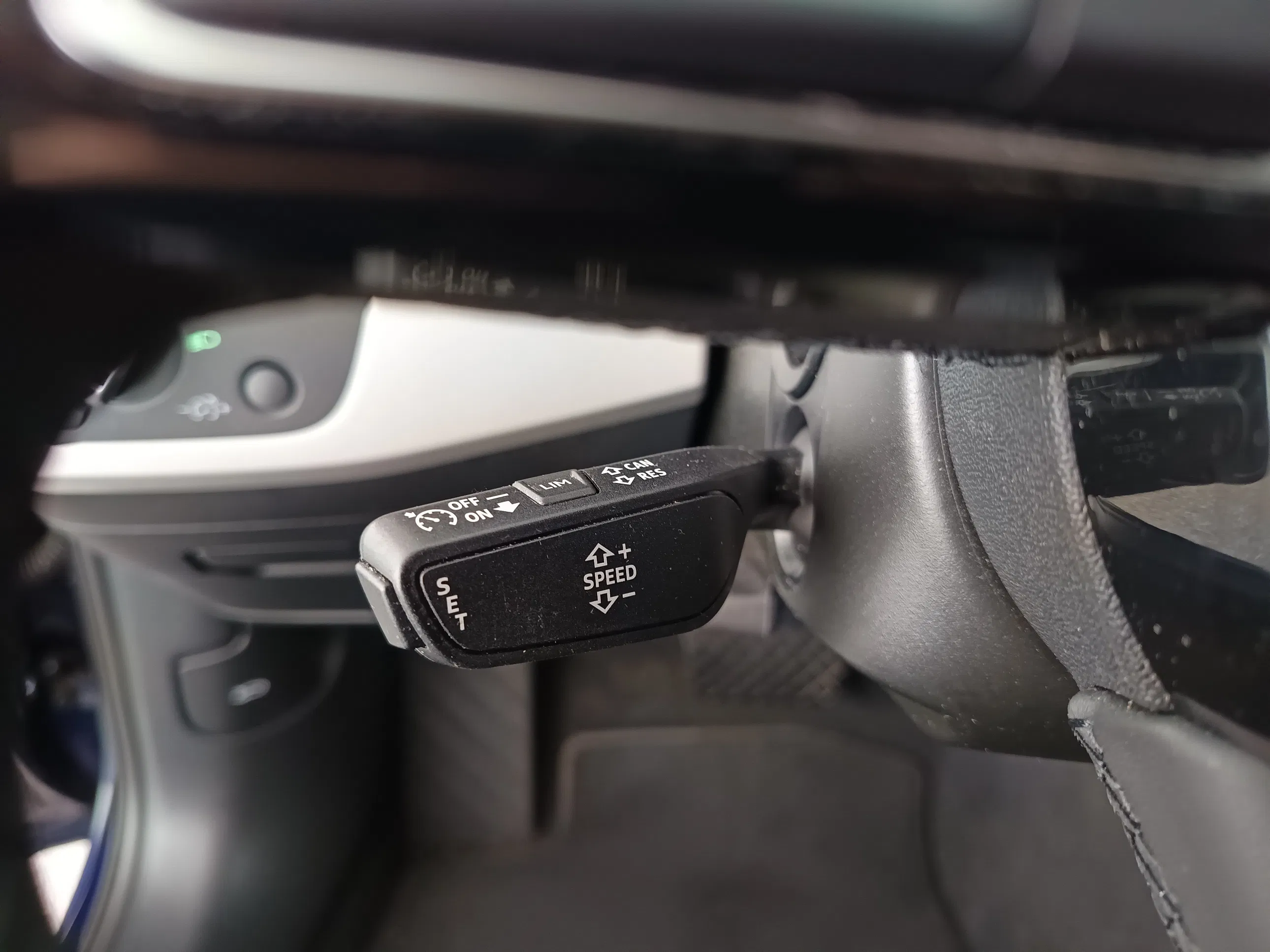 Audi A4 Avant 30 2.0 TDI | Bild 19 von 31