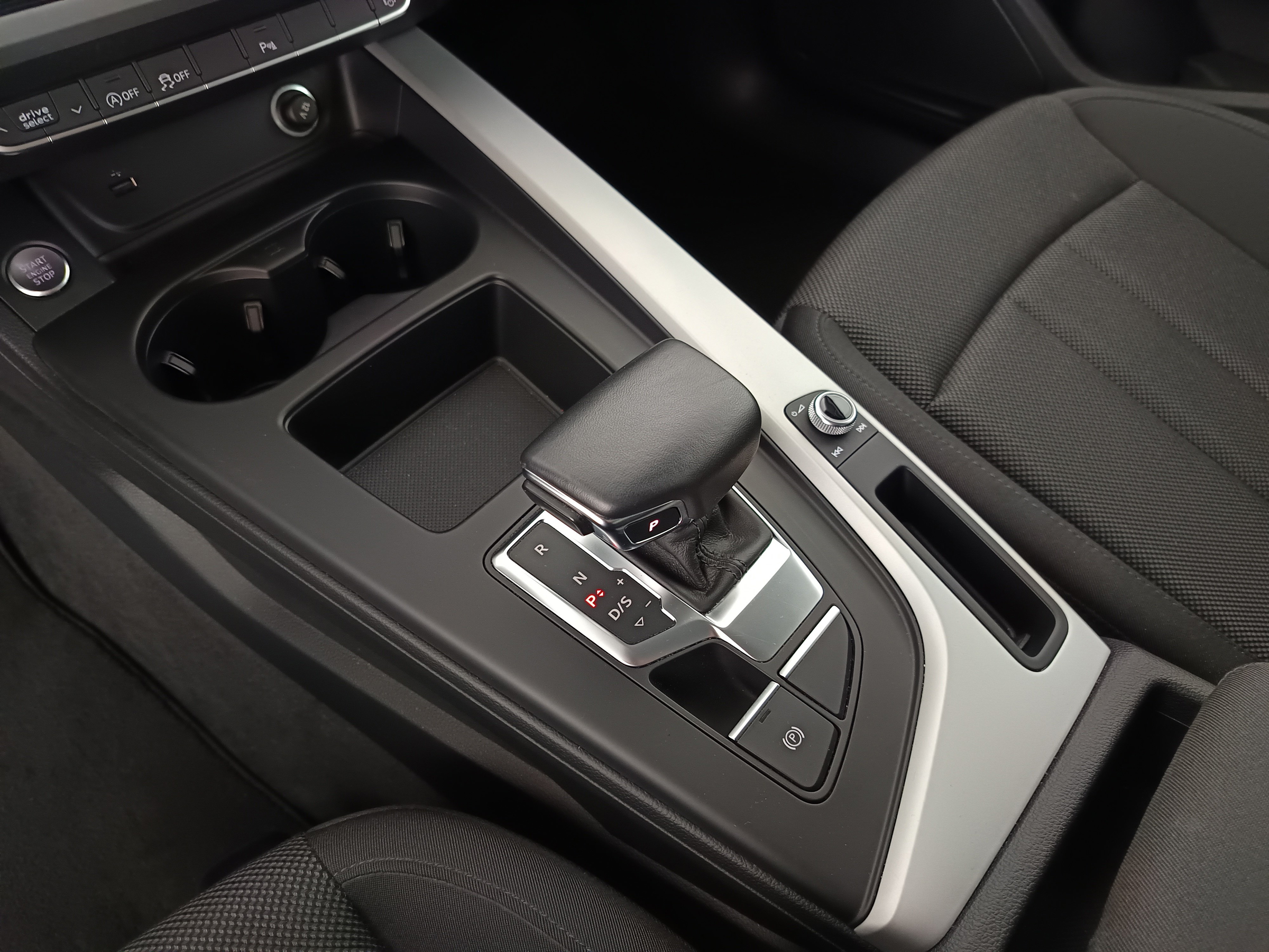 Audi A4 Avant 30 2.0 TDI | Bild 28 von 31