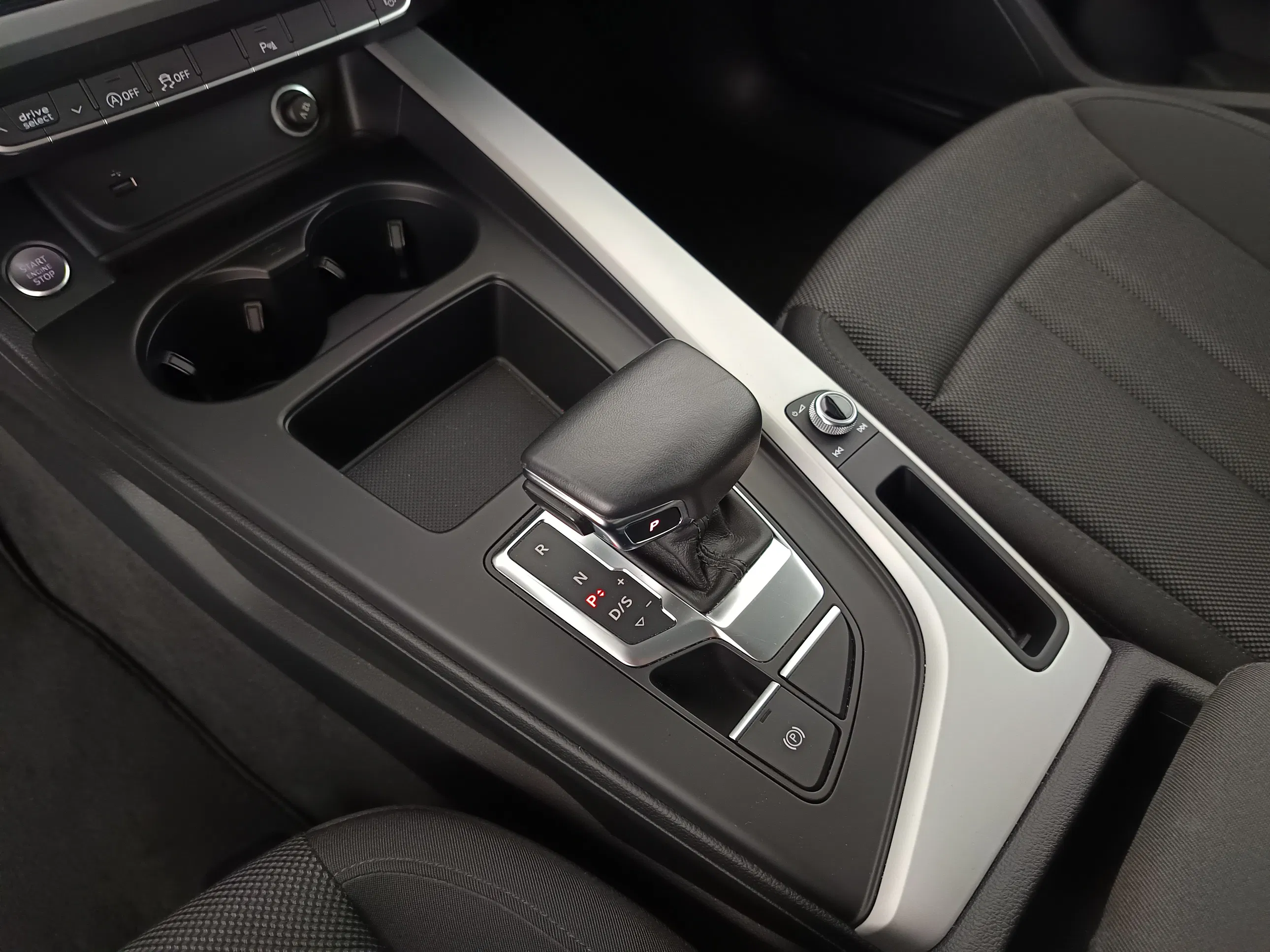 Audi A4 Avant 30 2.0 TDI | Bild 28 von 31