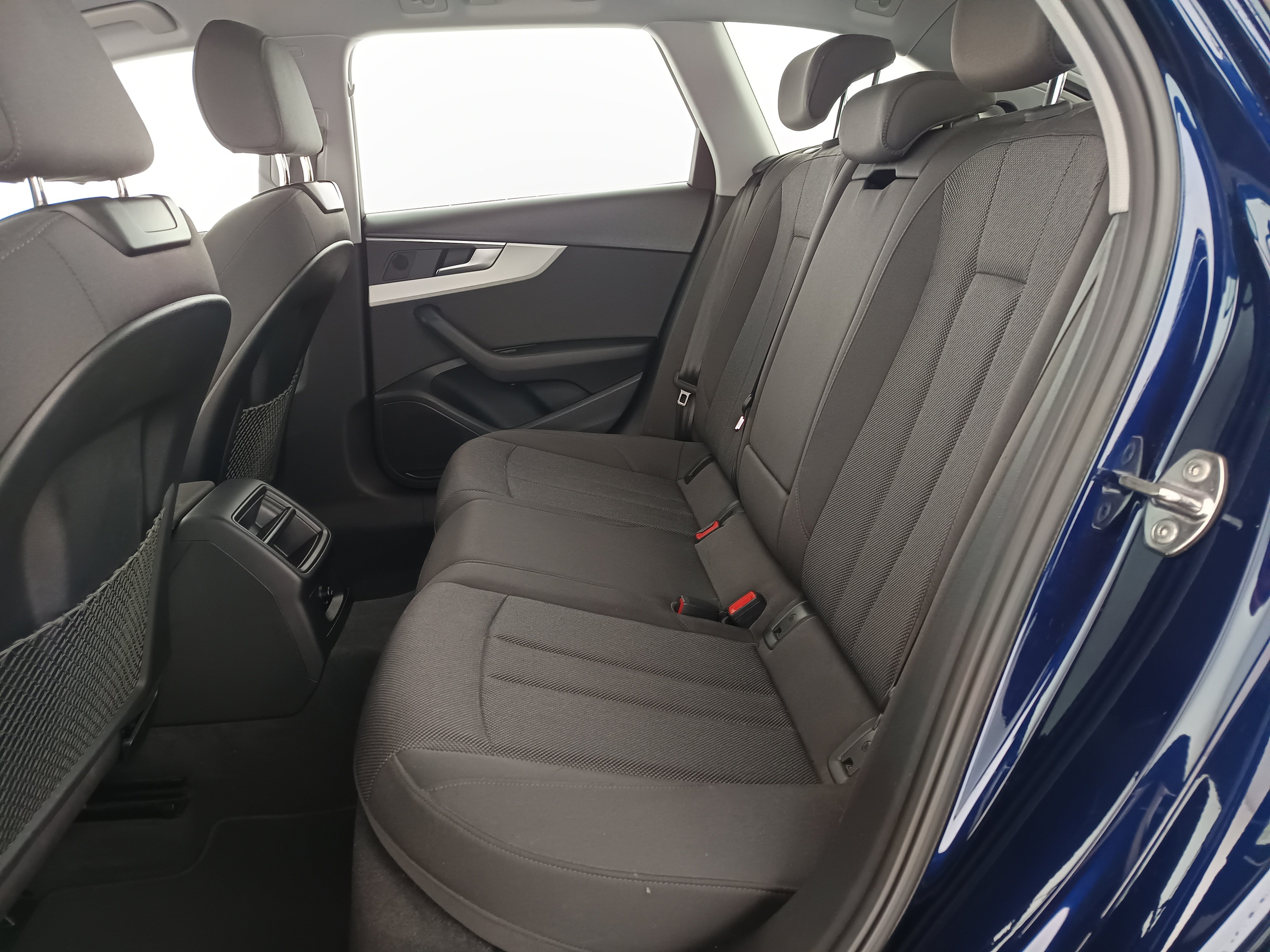 Audi A4 Avant 30 2.0 TDI | Bild 29 von 31