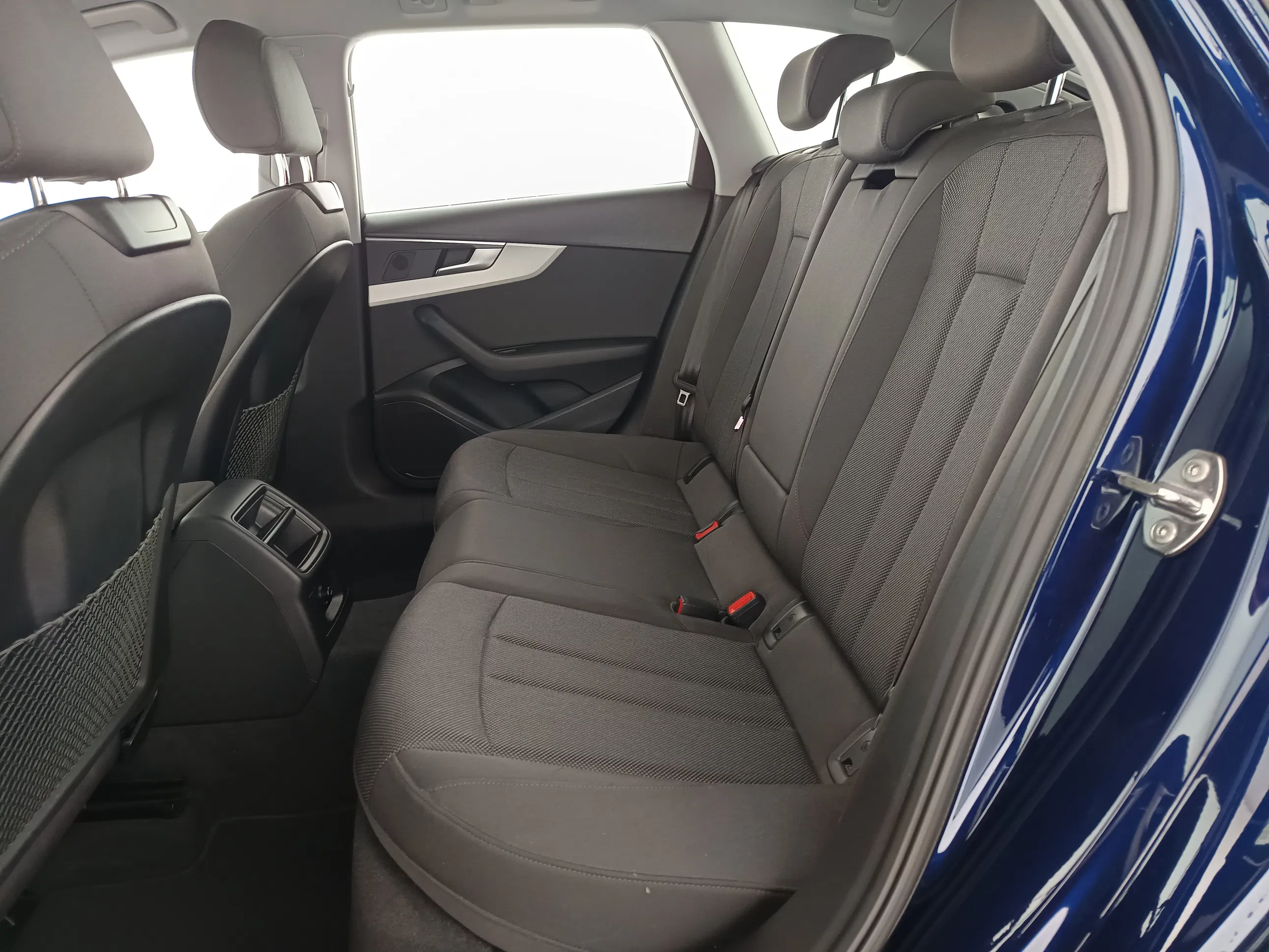 Audi A4 Avant 30 2.0 TDI | Bild 29 von 31