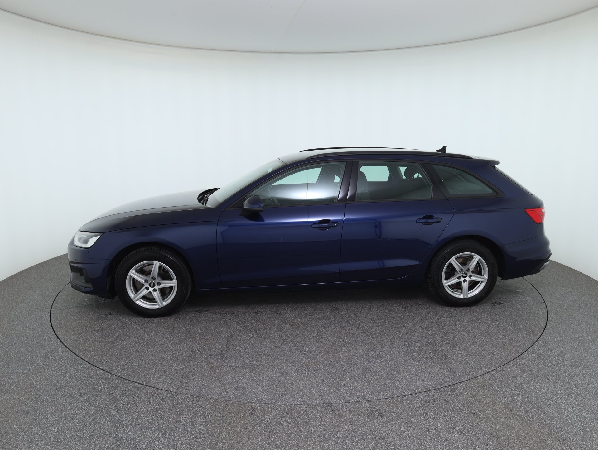 Audi A4 Avant 30 2.0 TDI | Bild 9 von 31