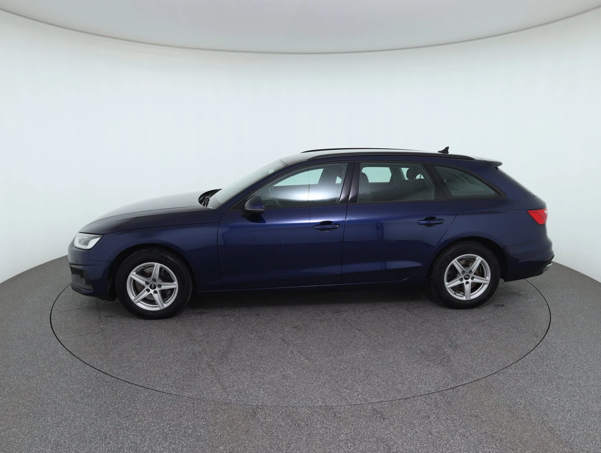Audi A4 Avant 30 2.0 TDI | Bild 9 von 31