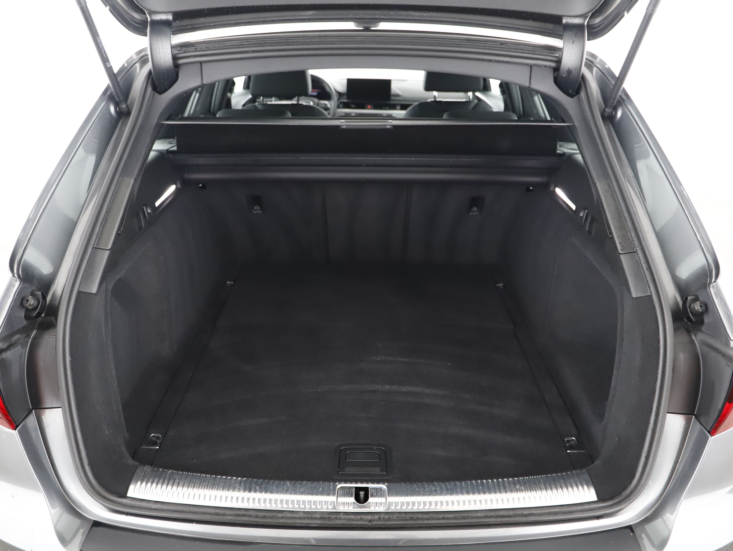 Audi A4 Avant 40 2.0 TDI quattro S-Line | Bild 17 von 22