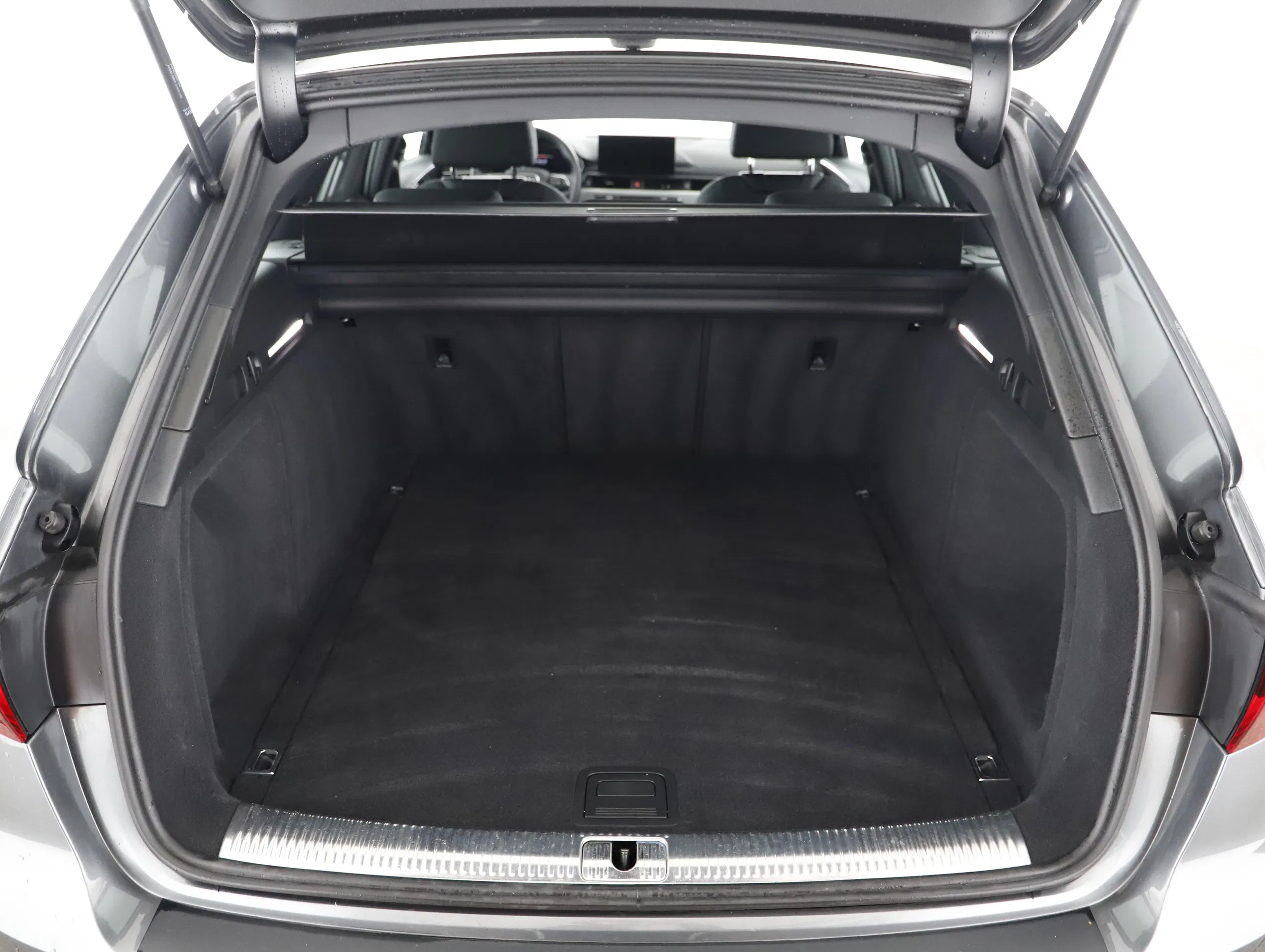 Audi A4 Avant 40 2.0 TDI quattro S-Line | Bild 17 von 22