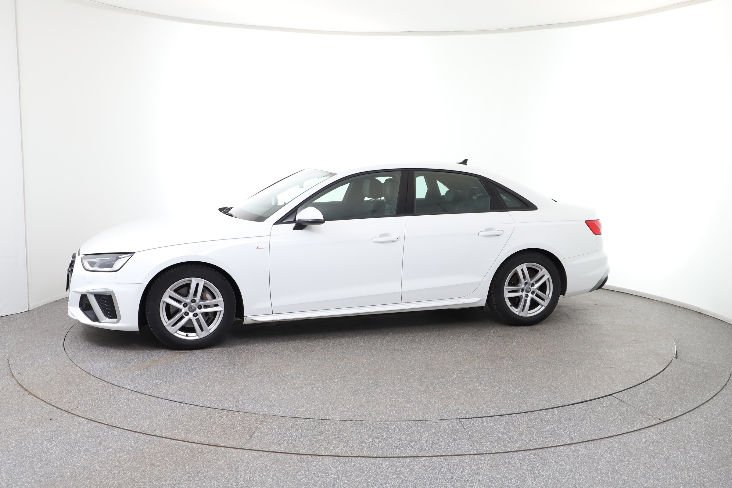 Audi A4 40 TDI quattro S-Line DSG | Bild 5 von 12