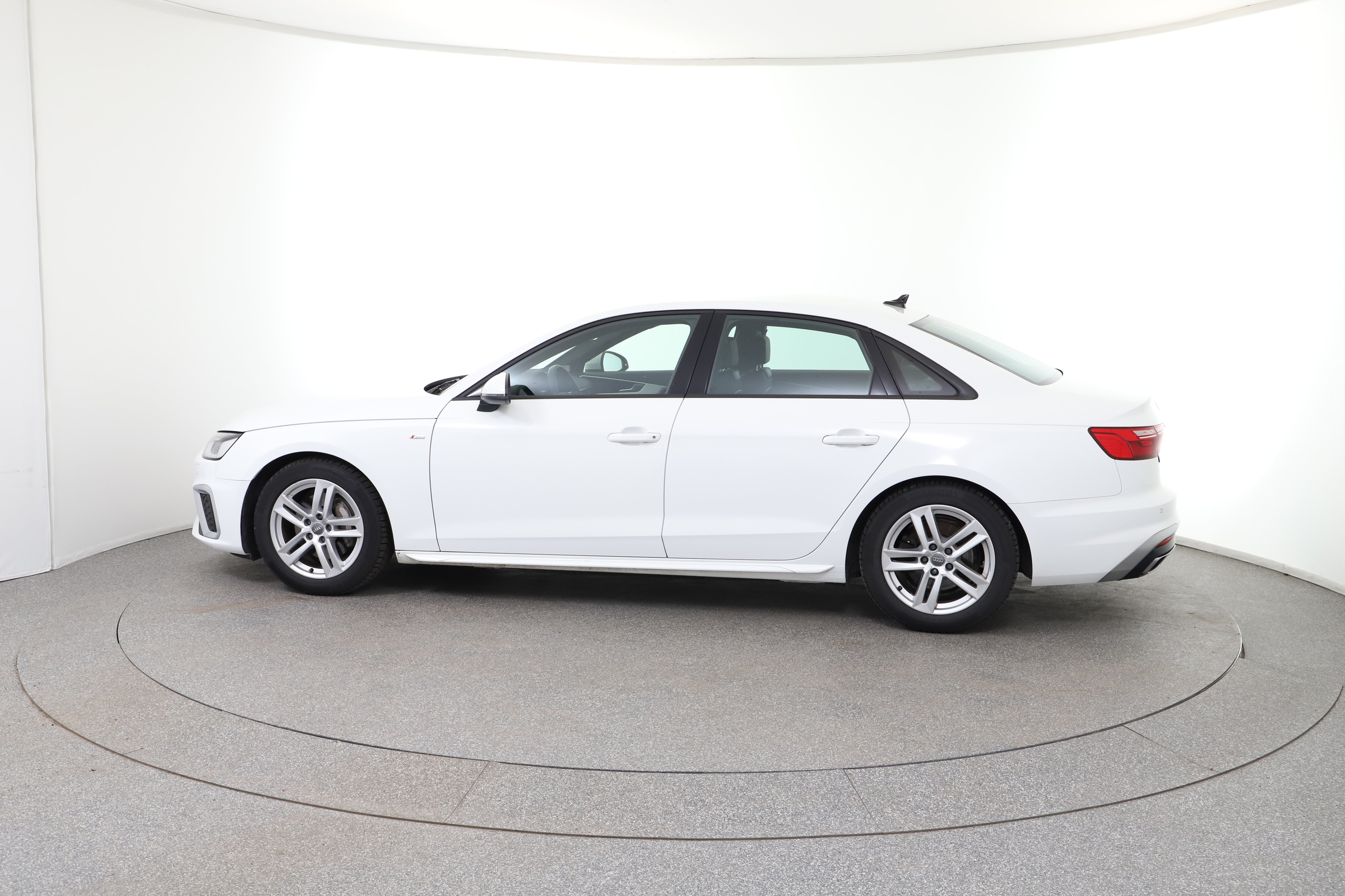 Audi A4 40 TDI quattro S-Line DSG | Bild 7 von 12