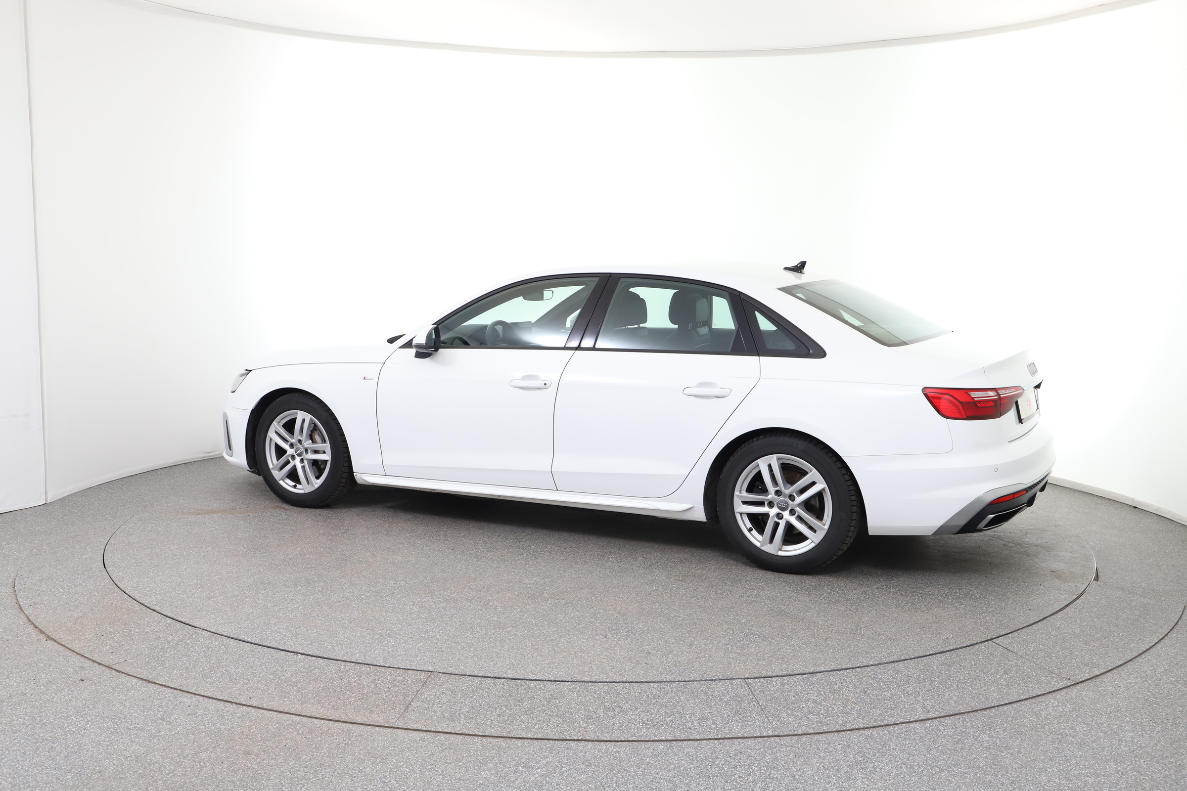 Audi A4 40 TDI quattro S-Line DSG | Bild 8 von 12