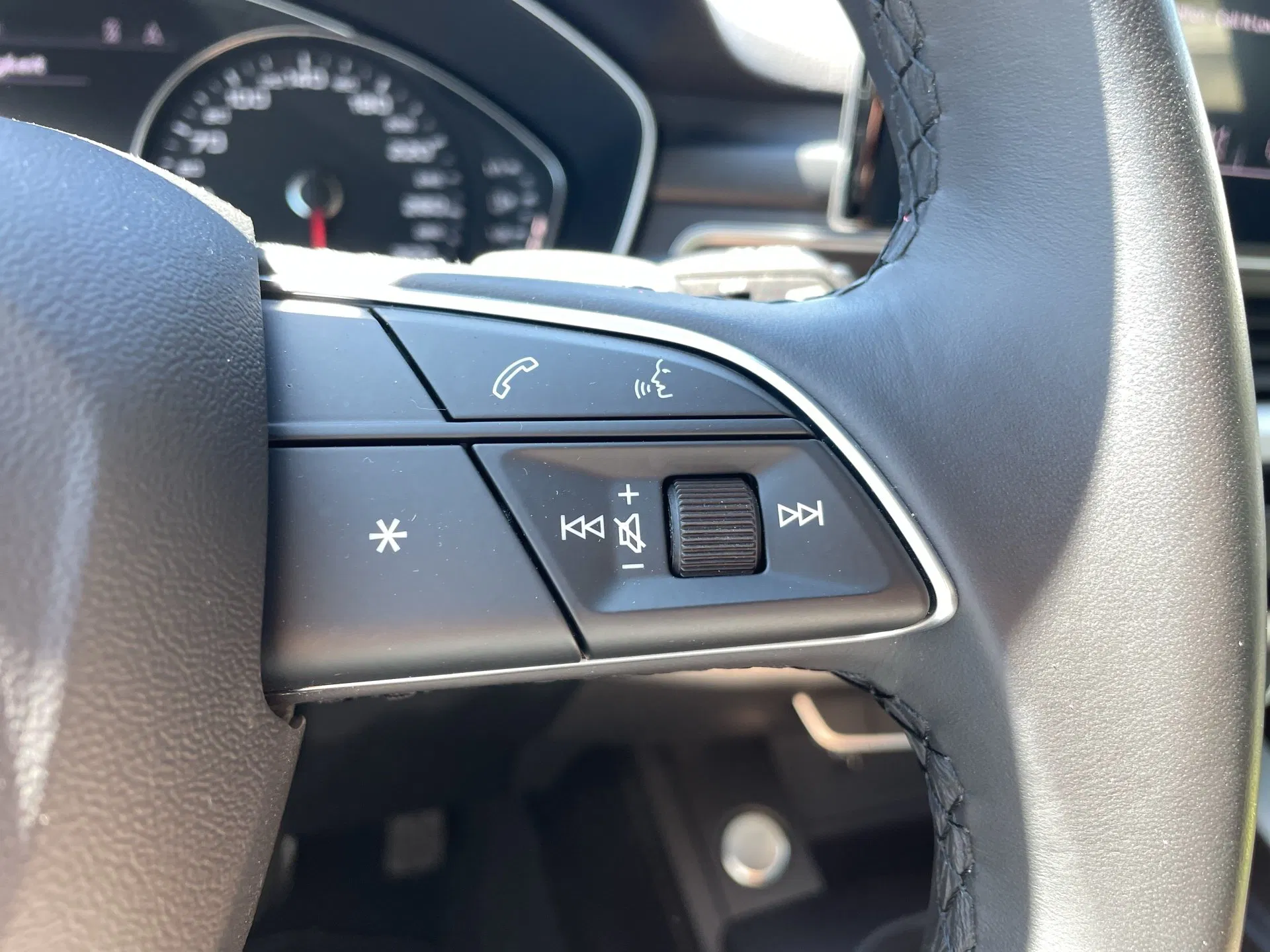 Audi A4 Avant 35 2.0 TFSI | Bild 12 von 25