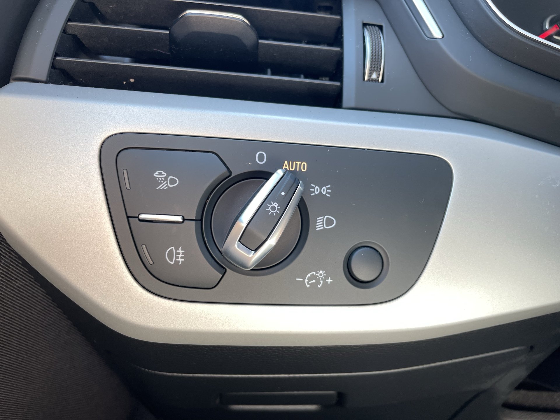 Audi A4 Avant 35 2.0 TFSI | Bild 13 von 25