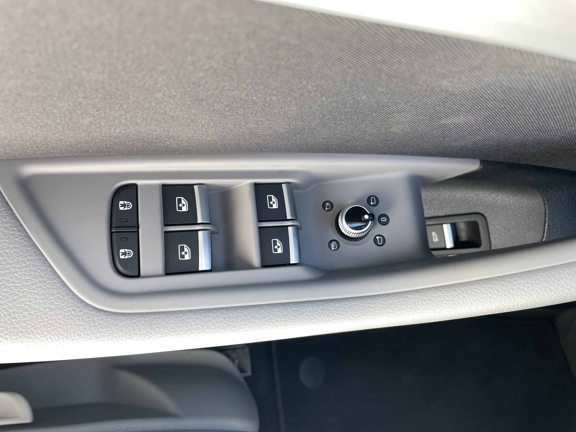 Audi A4 Avant 35 2.0 TFSI | Bild 14 von 25