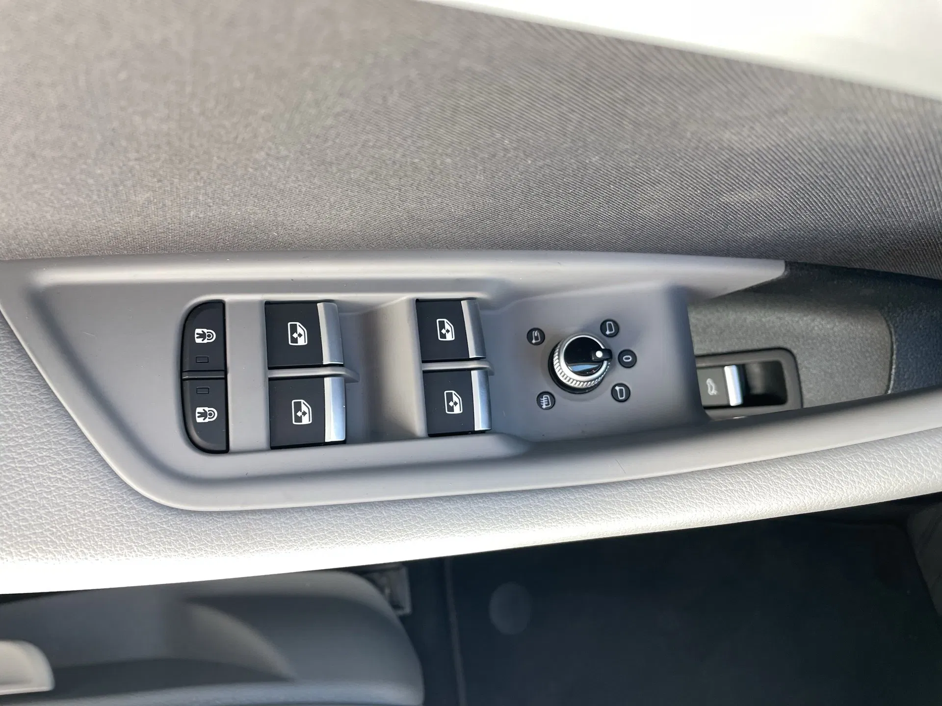 Audi A4 Avant 35 2.0 TFSI | Bild 14 von 25