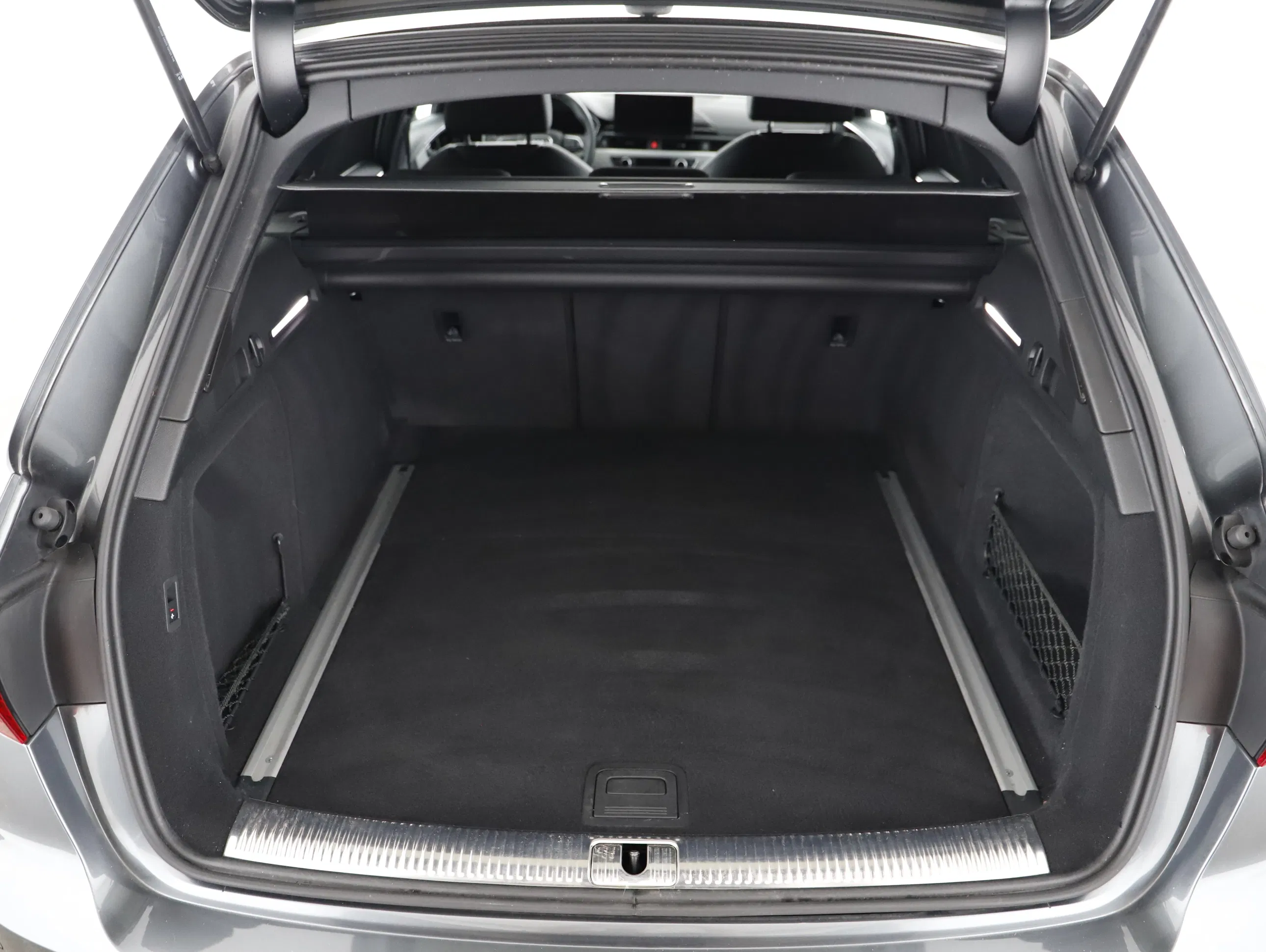 Audi A4 Avant 35 2.0 TDI S-Line | Bild 19 von 24