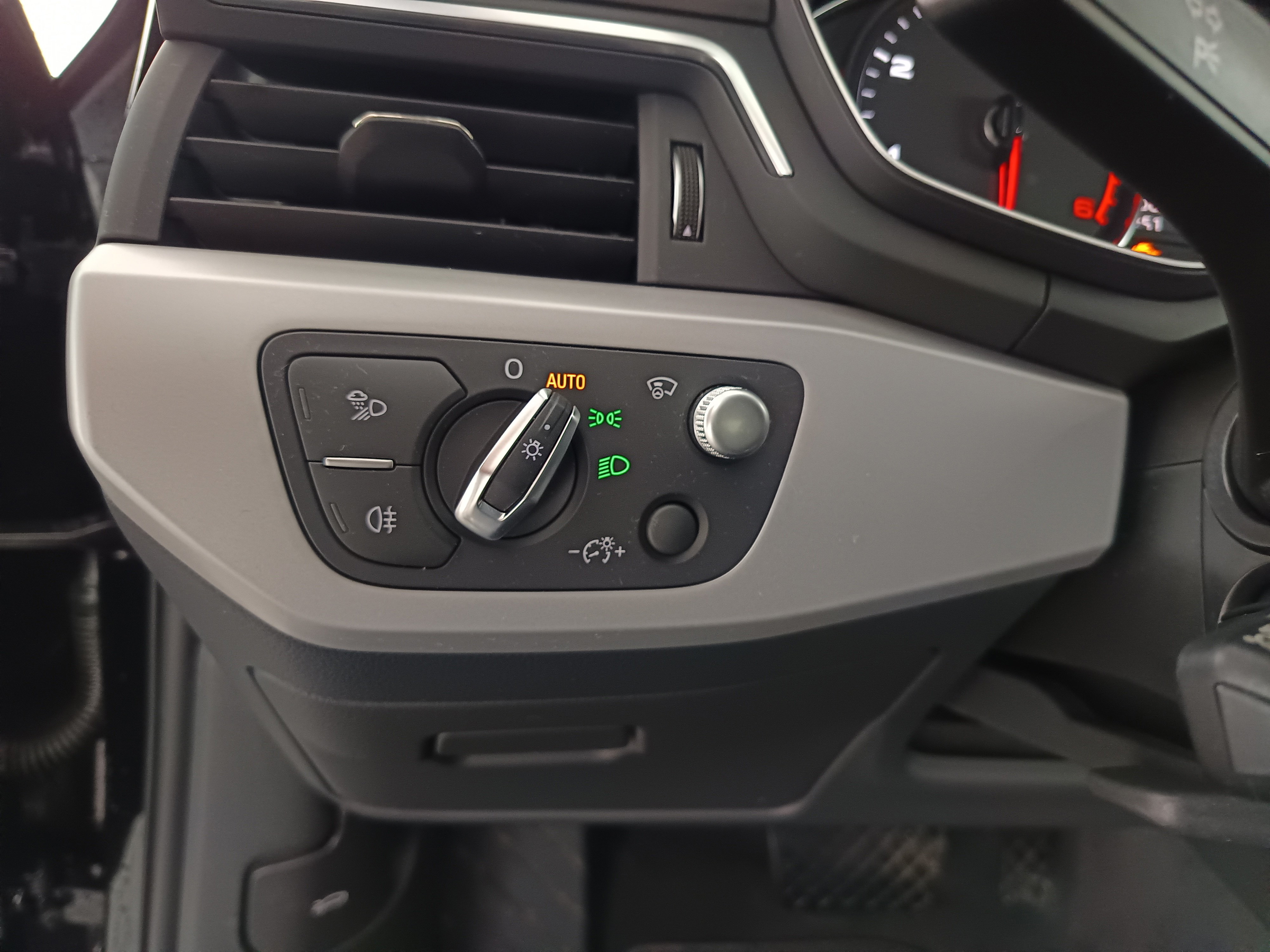 Audi A4 35 2.0 TDI advanced | Bild 13 von 31