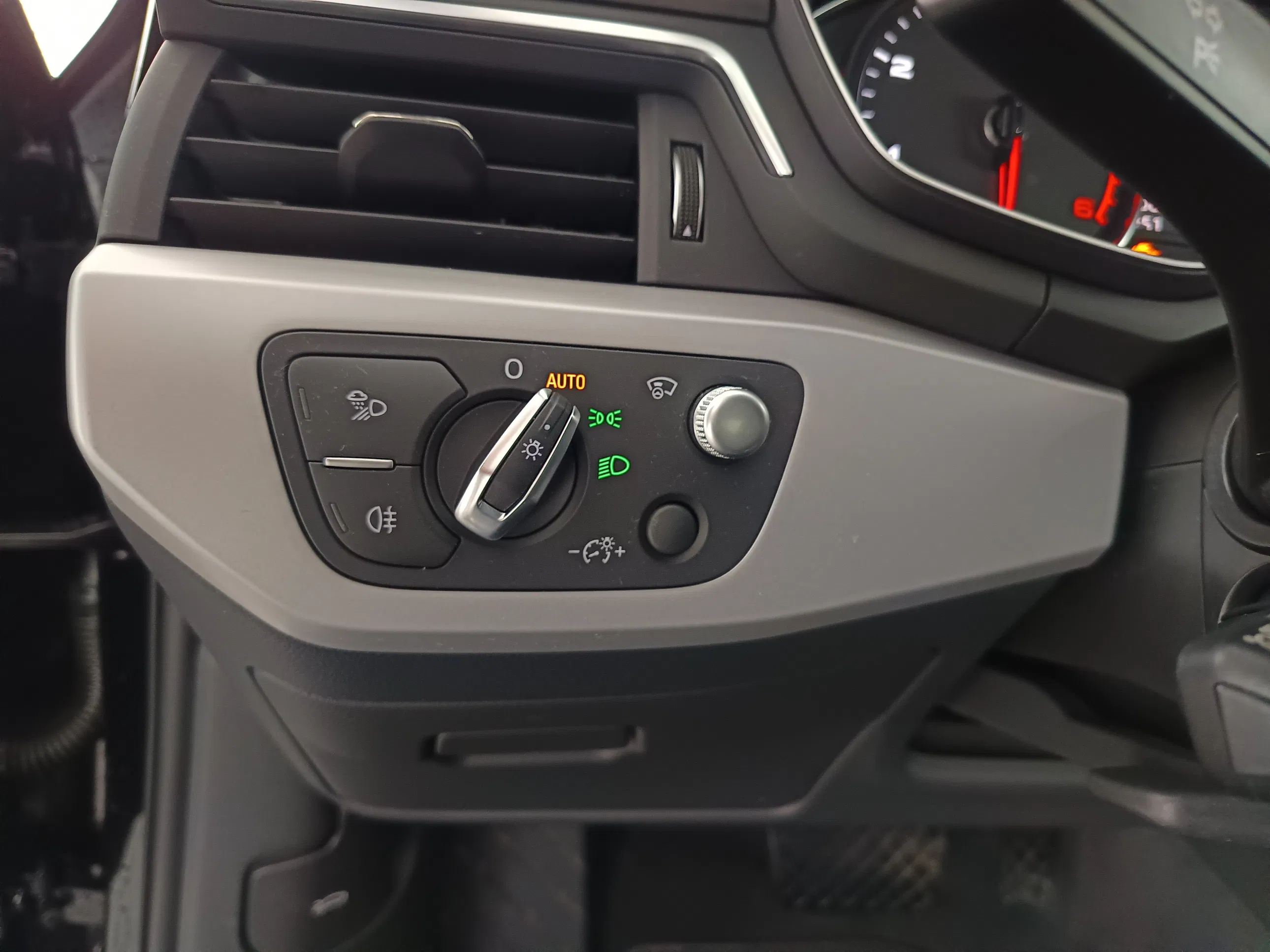 Audi A4 35 2.0 TDI advanced | Bild 13 von 31