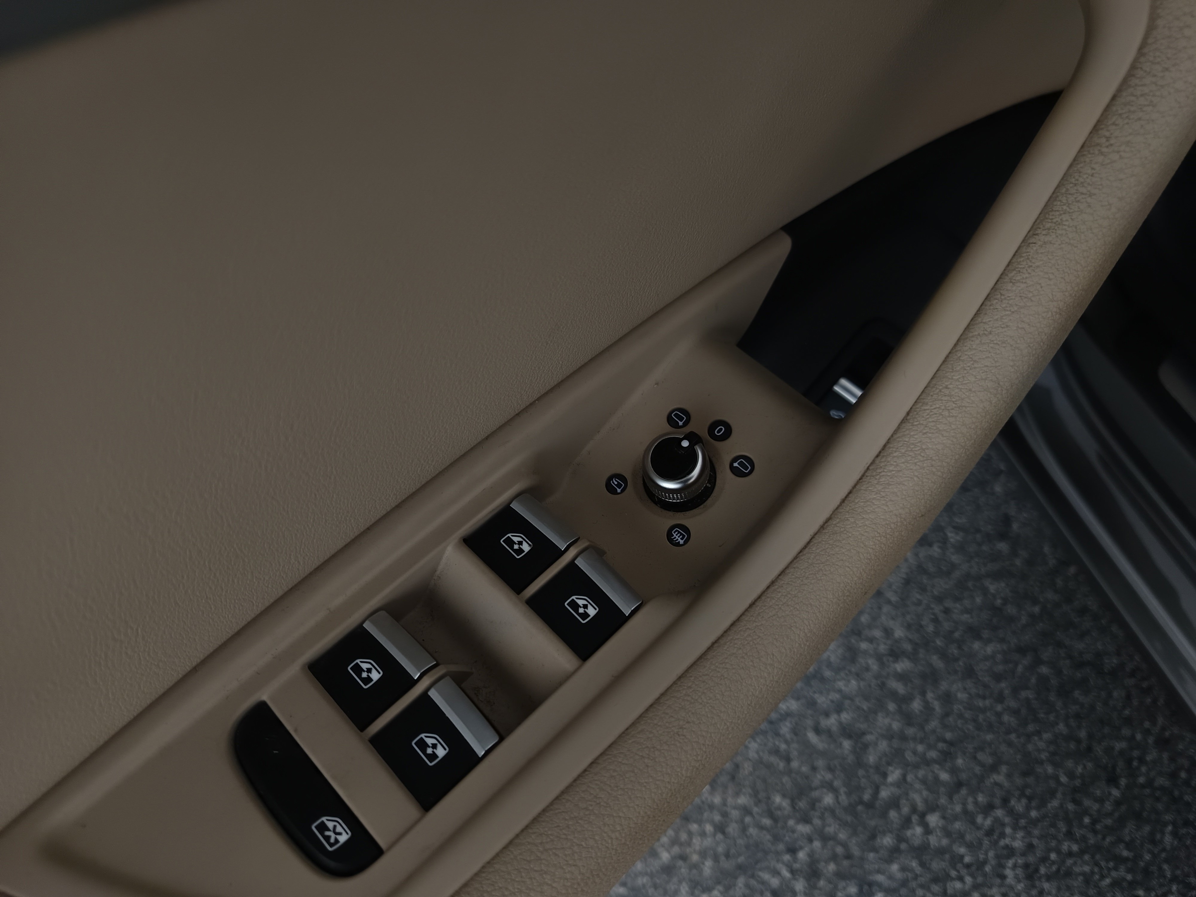 Audi A4 Avant 30 2.0 TDI | Bild 12 von 31