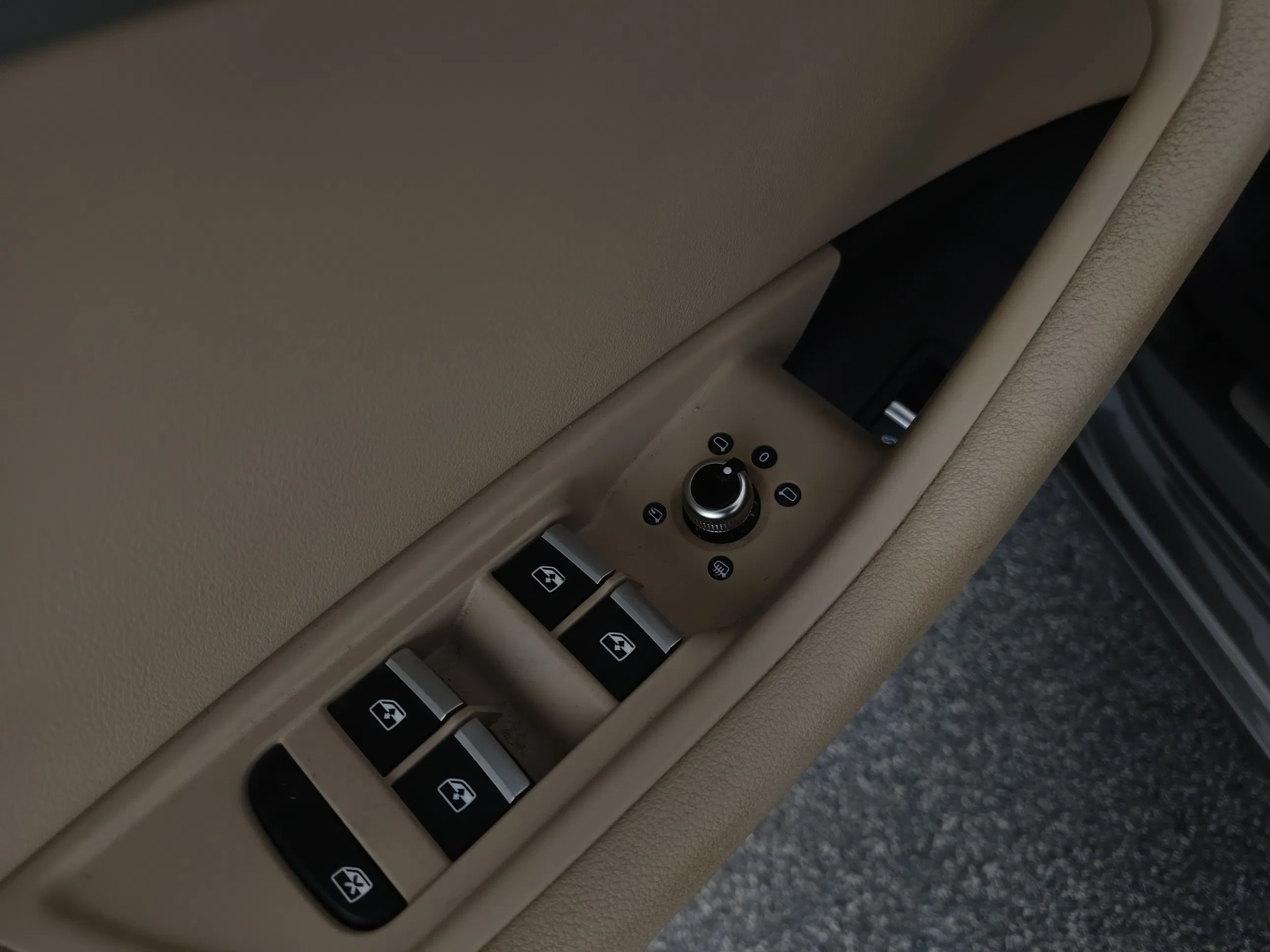 Audi A4 Avant 30 2.0 TDI | Bild 12 von 31