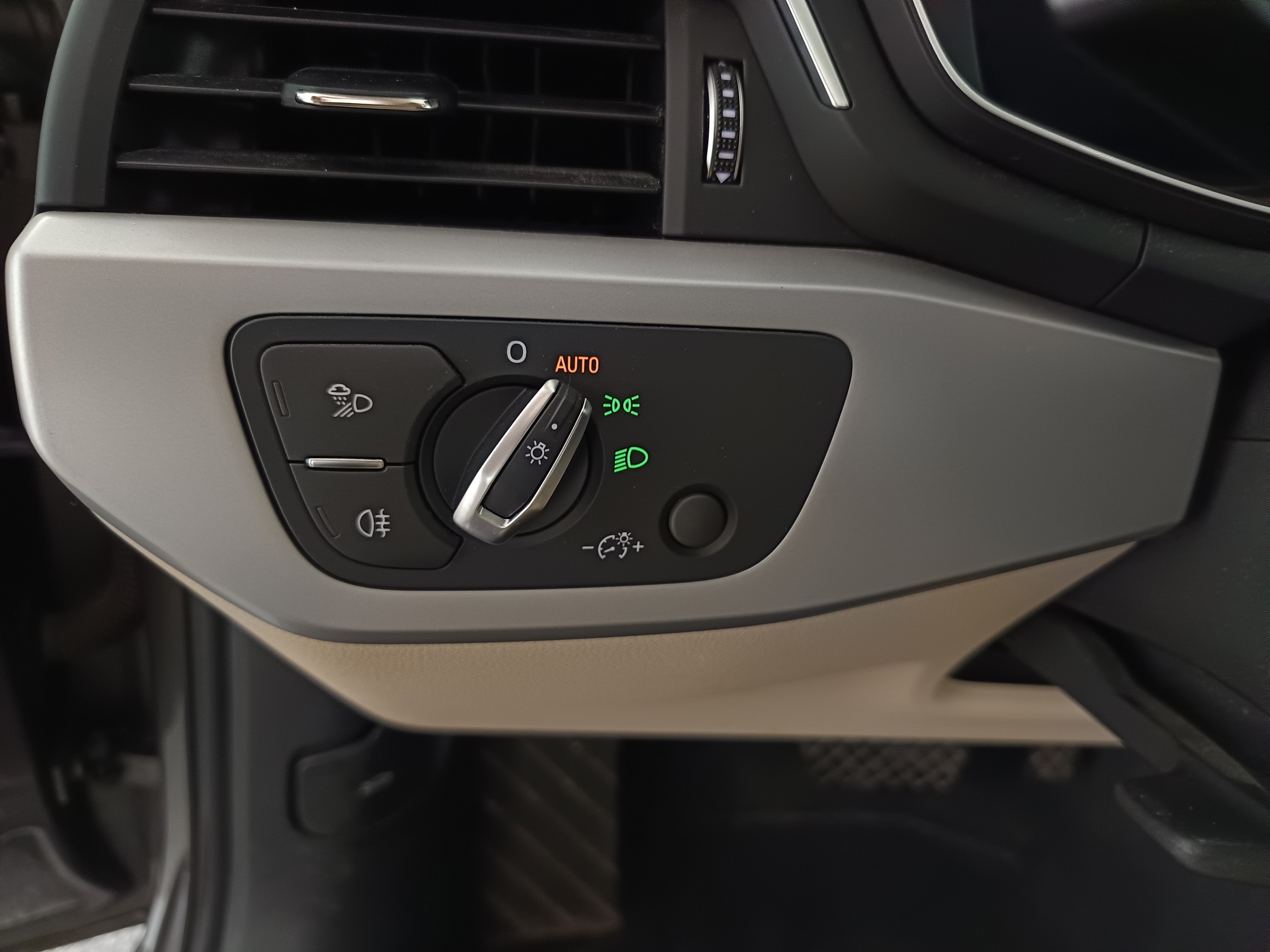 Audi A4 Avant 30 2.0 TDI | Bild 13 von 31