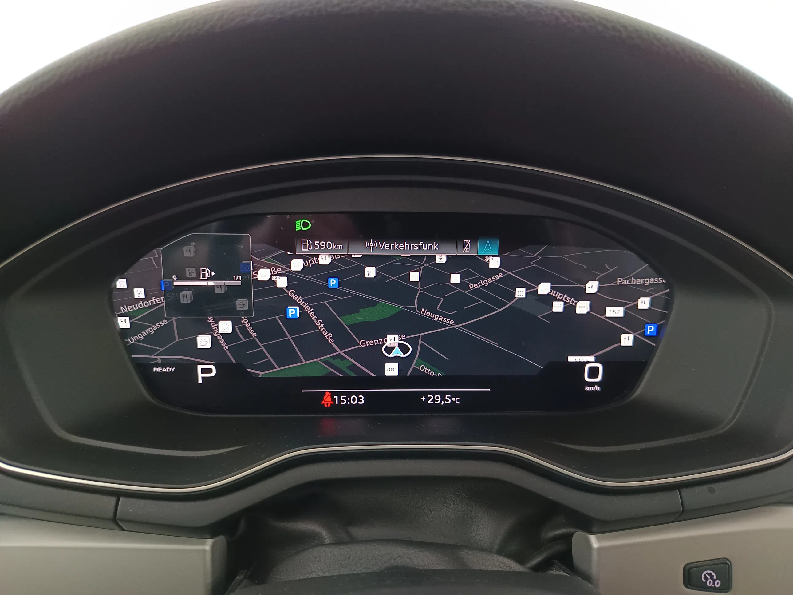 Audi A4 Avant 30 2.0 TDI | Bild 16 von 31