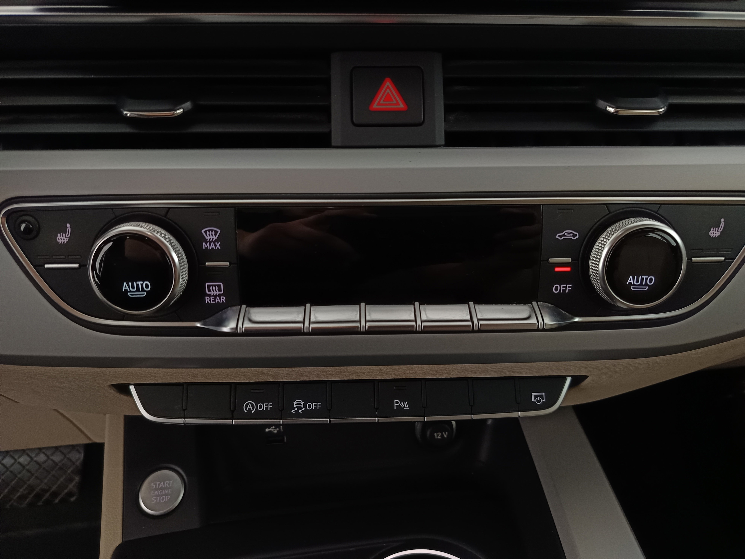 Audi A4 Avant 30 2.0 TDI | Bild 28 von 31