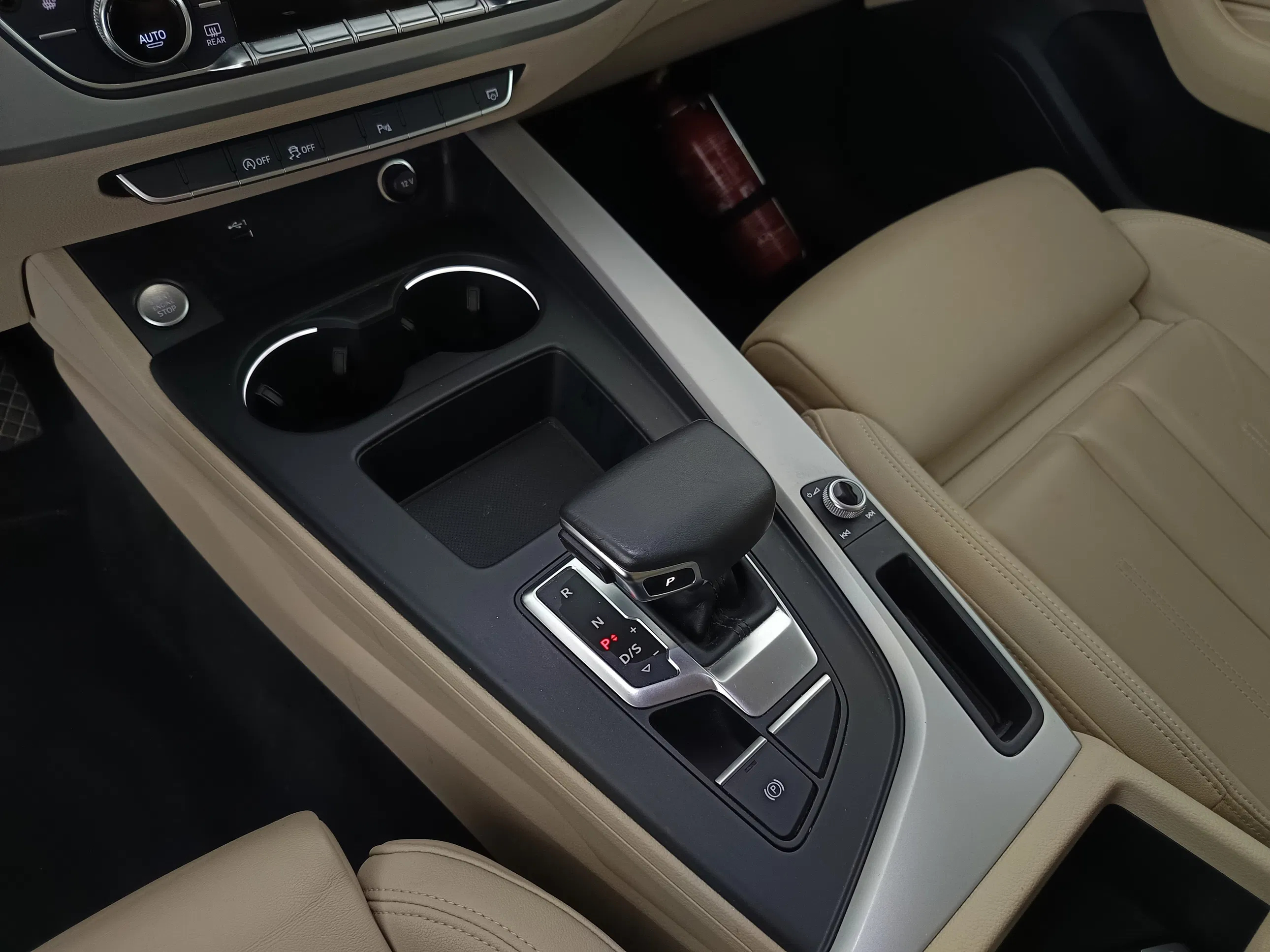 Audi A4 Avant 30 2.0 TDI | Bild 29 von 31