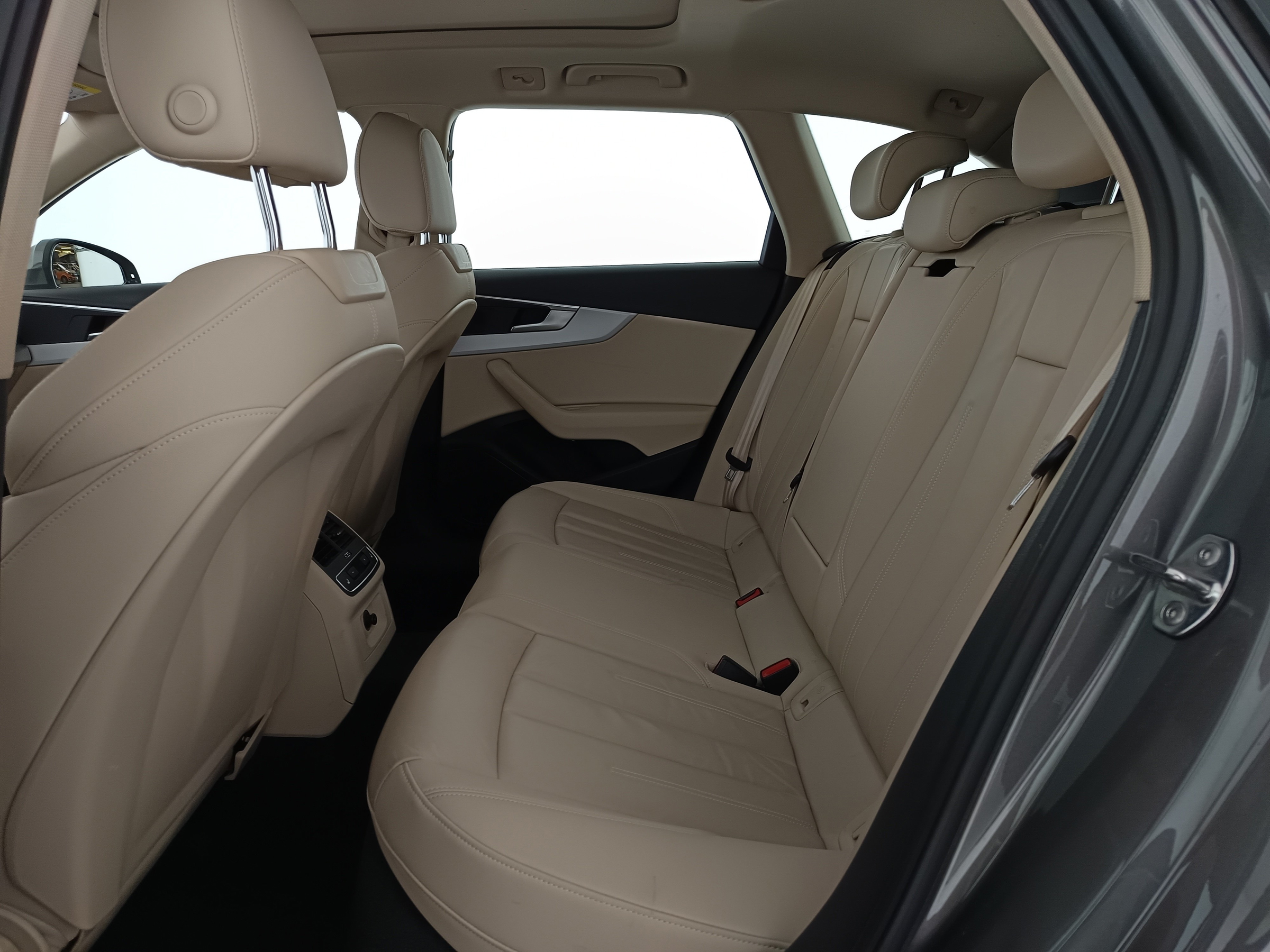 Audi A4 Avant 30 2.0 TDI | Bild 30 von 31