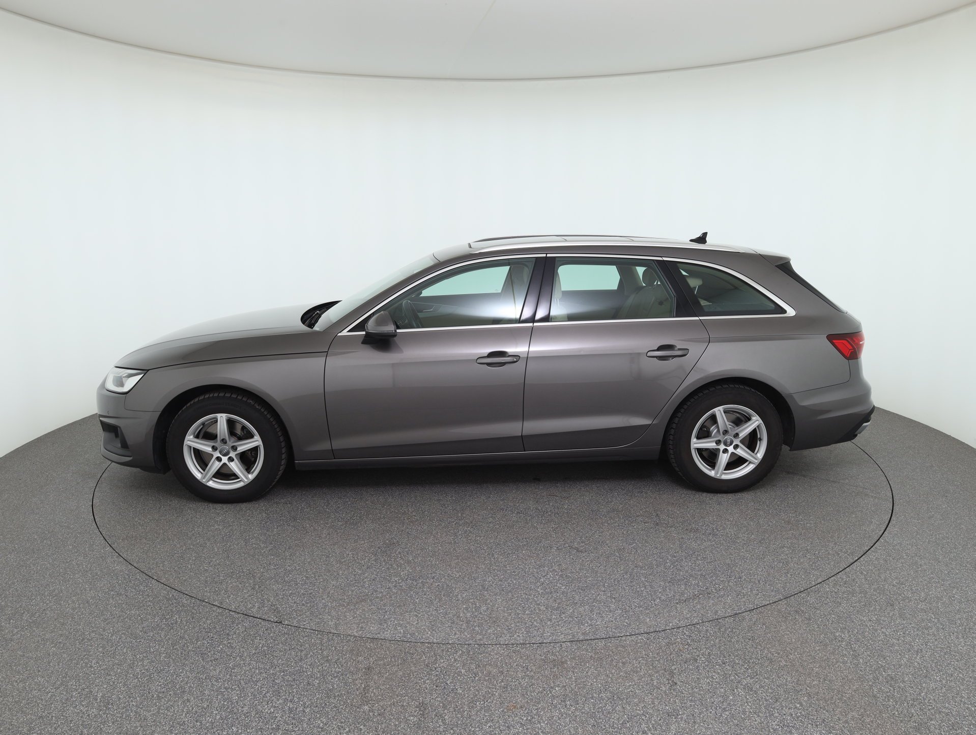 Audi A4 Avant 30 2.0 TDI | Bild 9 von 31