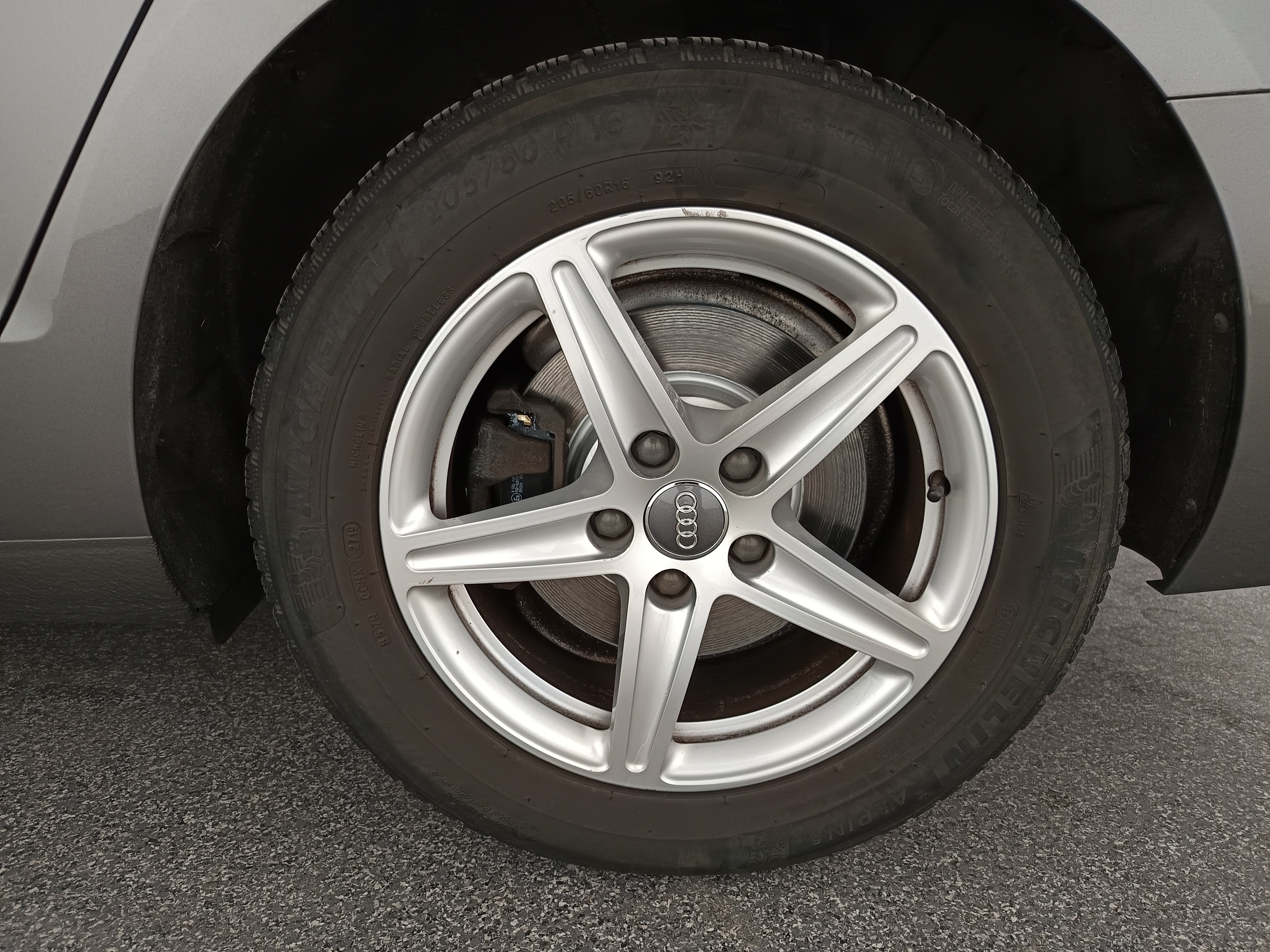 Audi A4 Avant 30 2.0 TDI | Bild 10 von 31